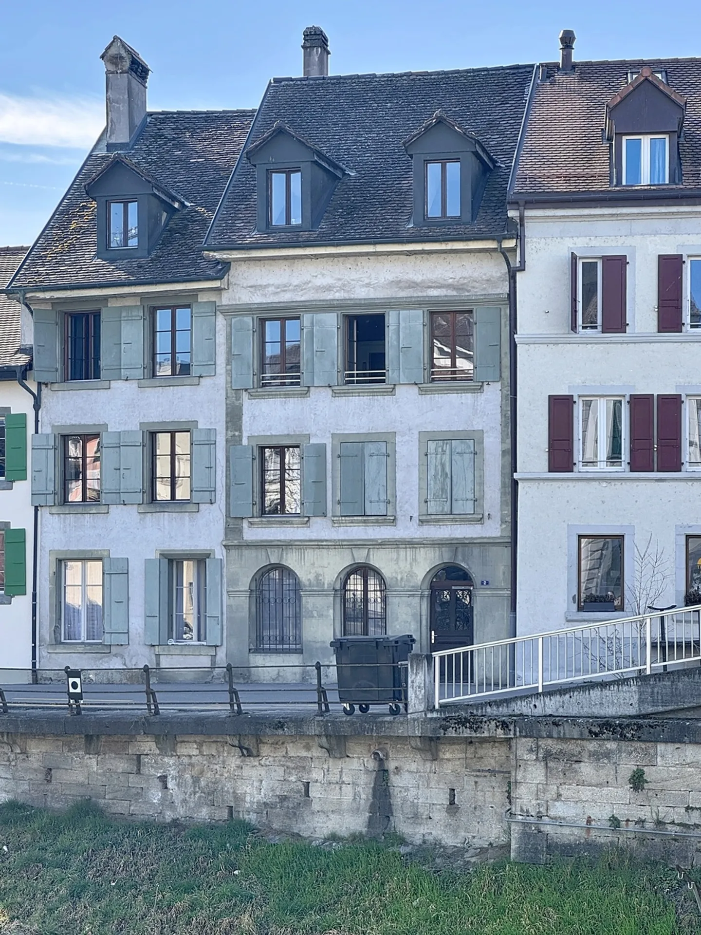 Beautiful income-generating building in the center of Payerne - Photo 3 of 9