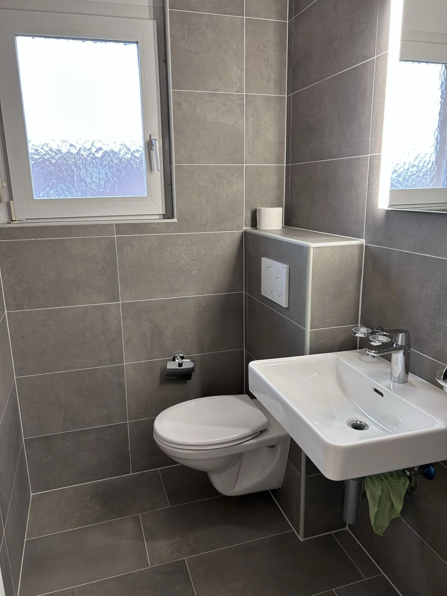 Appartement penthouse 3.5 pièces en excellent état, ascenseur, grande terrasse sur le toit avec vue imprenable - Photo 5 sur 16