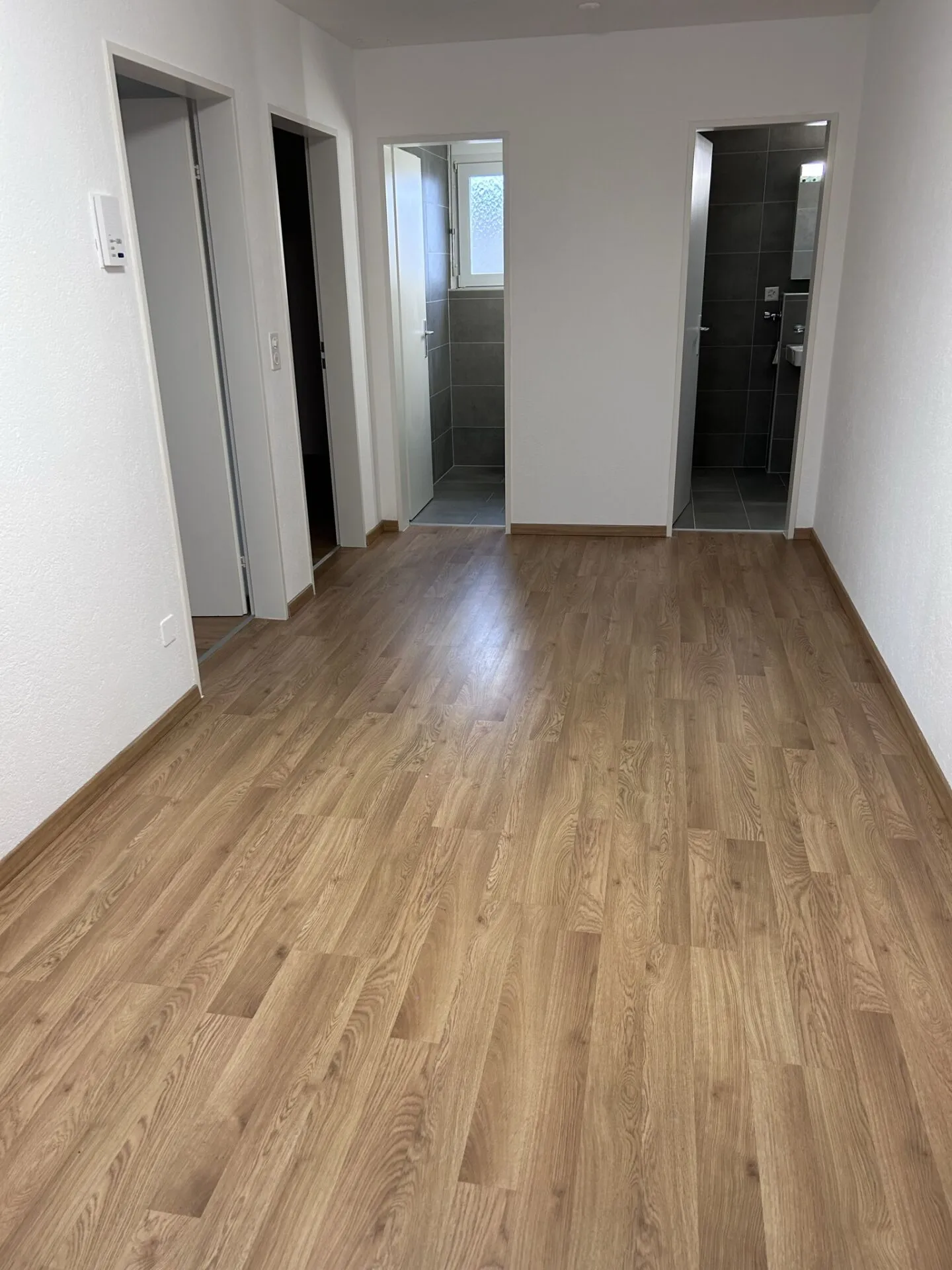 Appartement penthouse 3.5 pièces en excellent état, ascenseur, grande terrasse sur le toit avec vue imprenable - Photo 7 sur 16