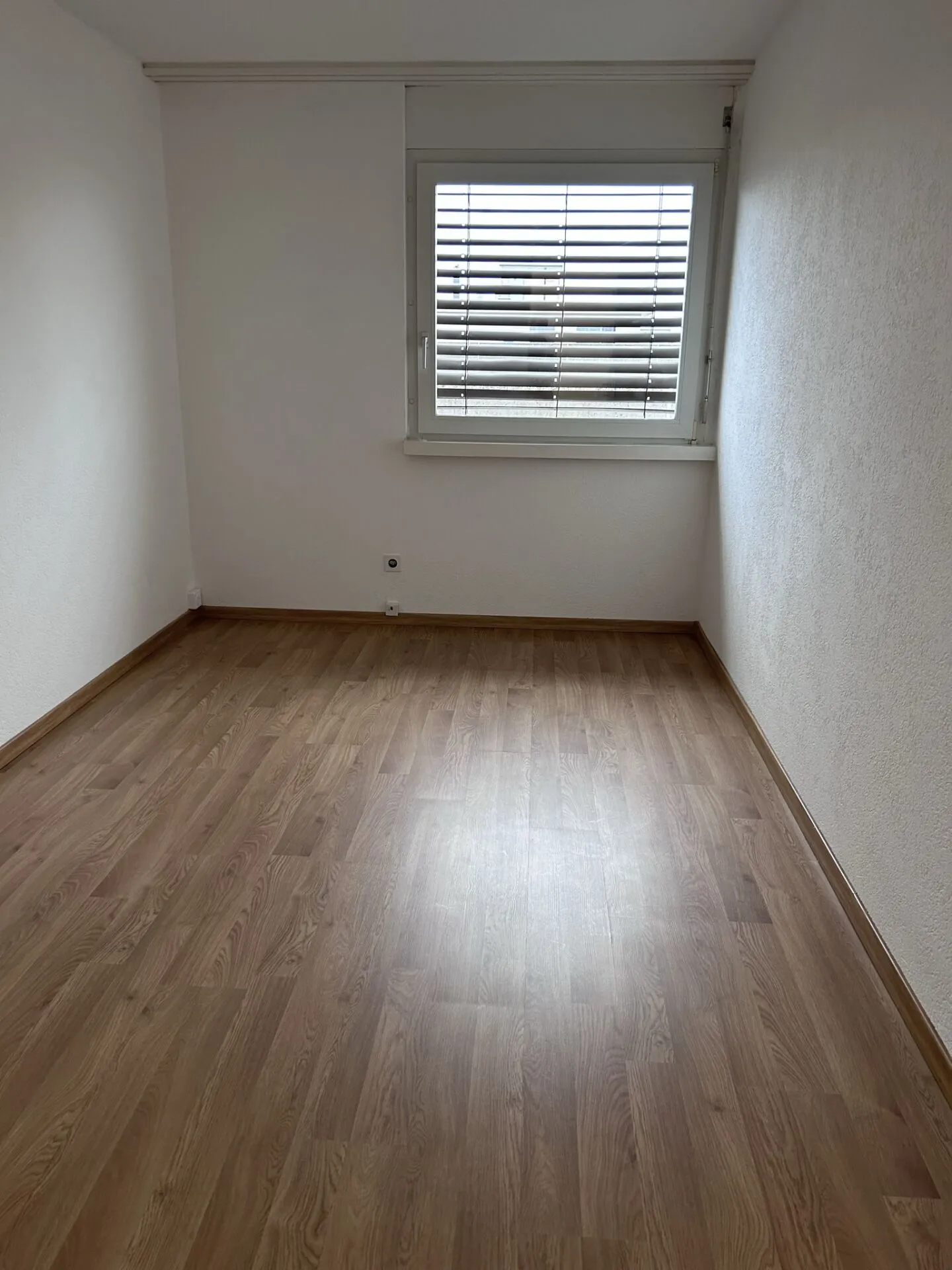 Appartement penthouse 3.5 pièces en excellent état, ascenseur, grande terrasse sur le toit avec vue imprenable - Photo 8 sur 16