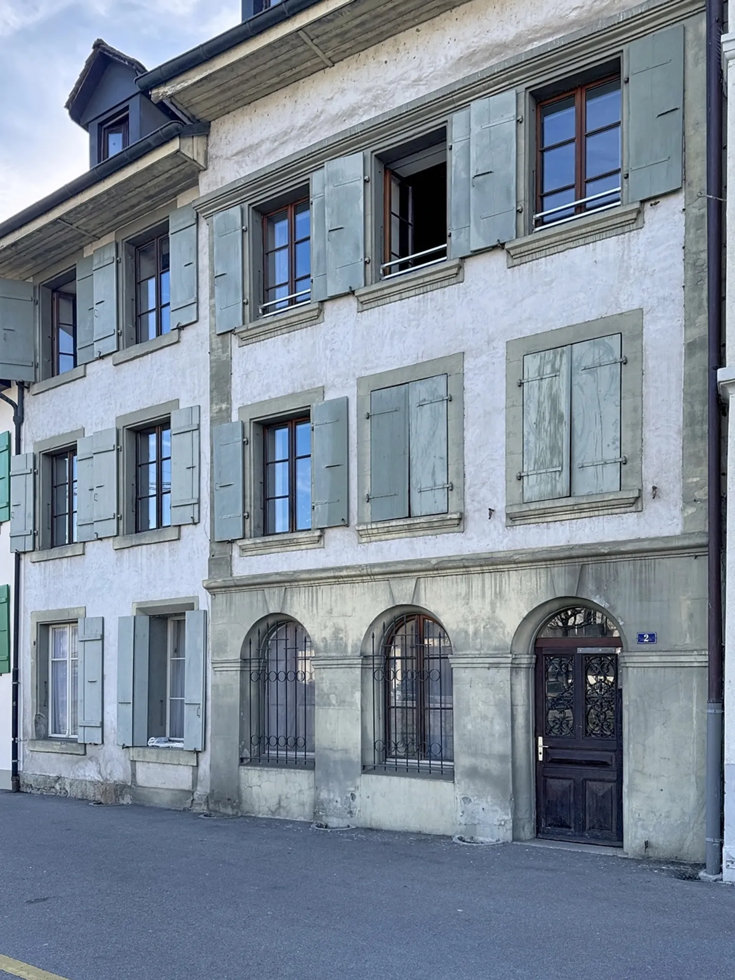 Beautiful income-generating building in the center of Payerne - Photo 4 of 9