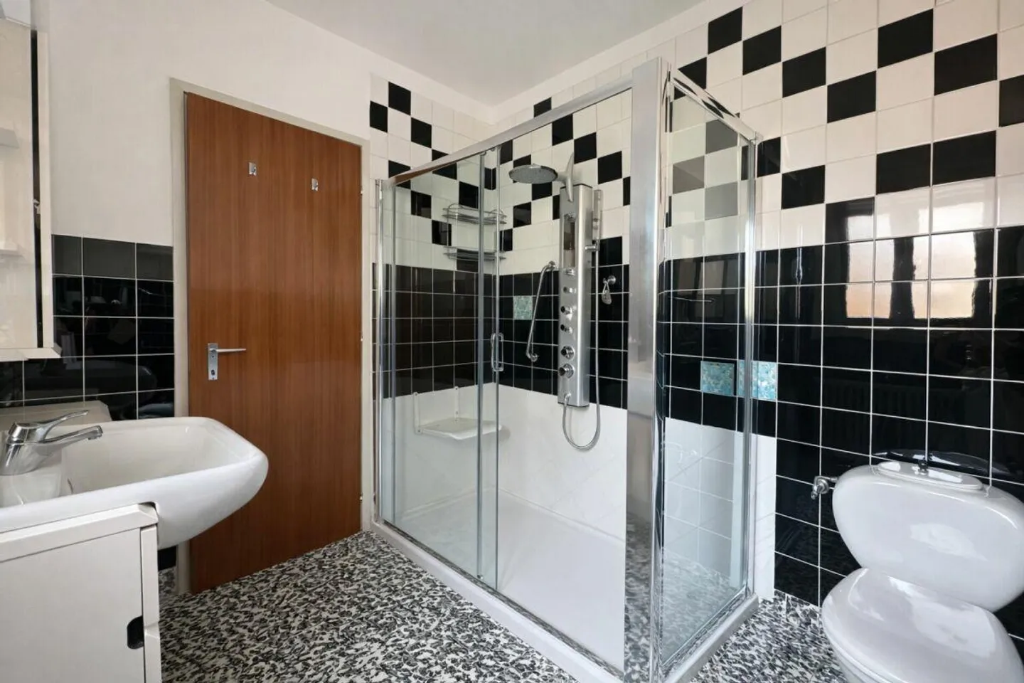 Large and bright 5.5-room apartment, top floor, with a view... - Photo 19 of 20