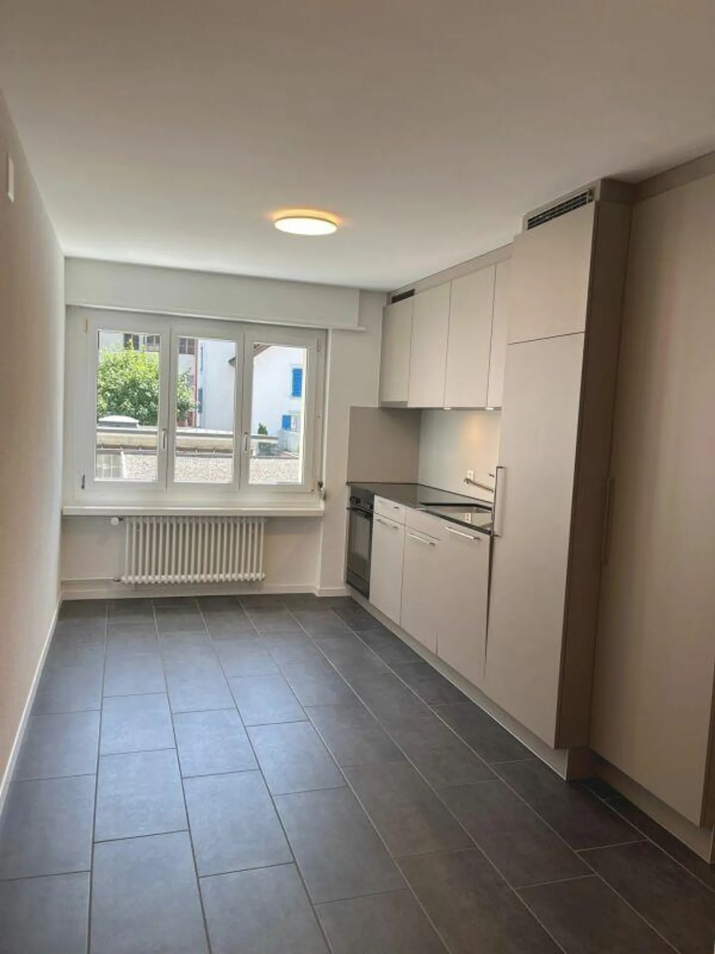 Renovated 3.5-room apartment in a central location - Photo 2 of 7