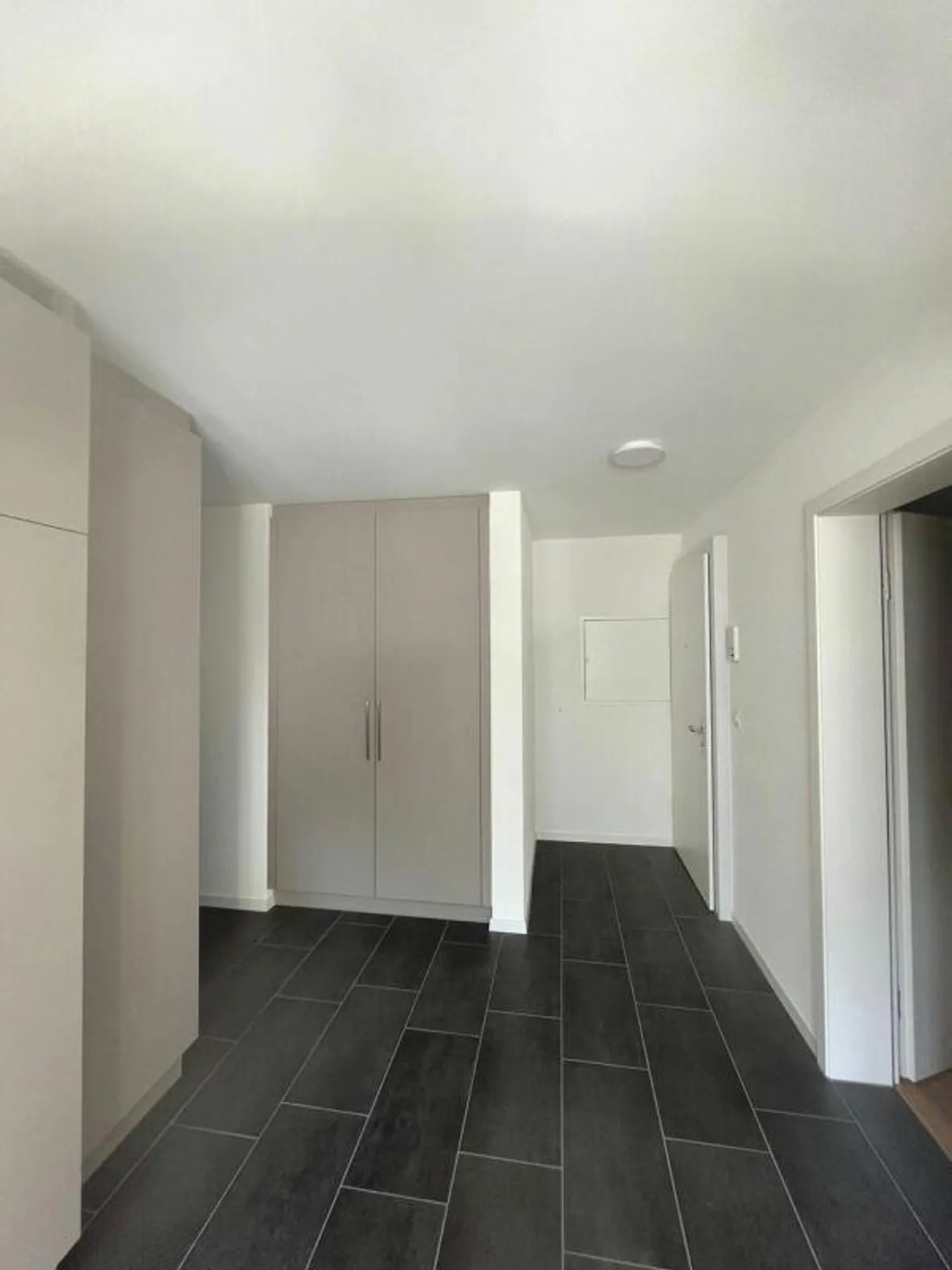 Renovated 3.5-room apartment in a central location - Photo 7 of 7