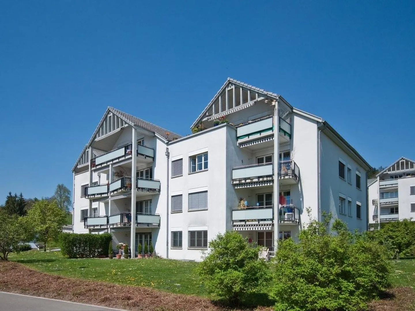 Places de stationnement pour motos à louer à Hinwil - Photo 1 sur 1