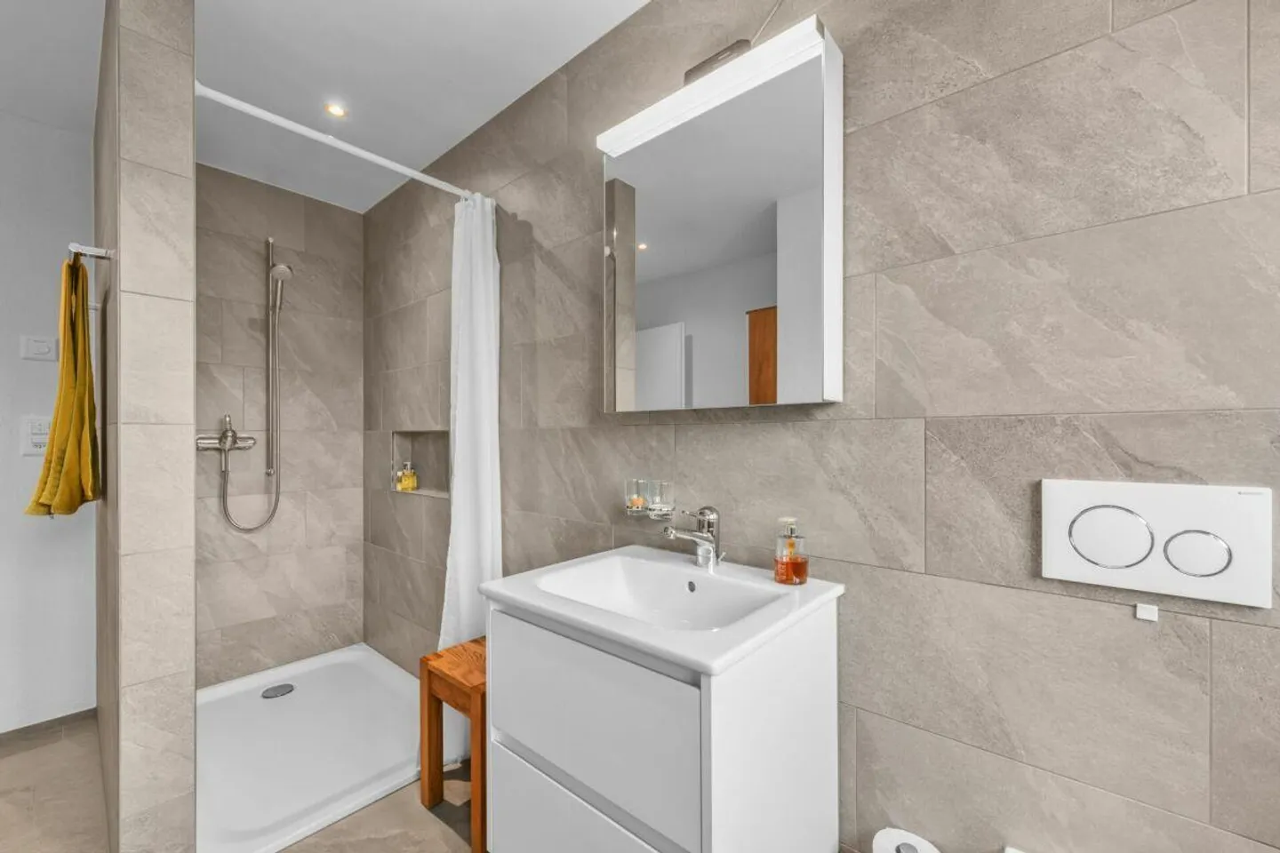 Paradiso del giardino con stile - Moderno appartamento di 4,5 stanze con fascino, comfort e ampio spazio esterno - Foto 21 di 26