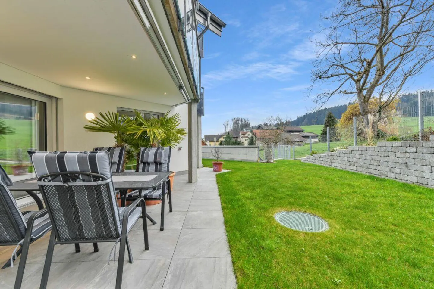 Paradiso del giardino con stile - Moderno appartamento di 4,5 stanze con fascino, comfort e ampio spazio esterno - Foto 22 di 26