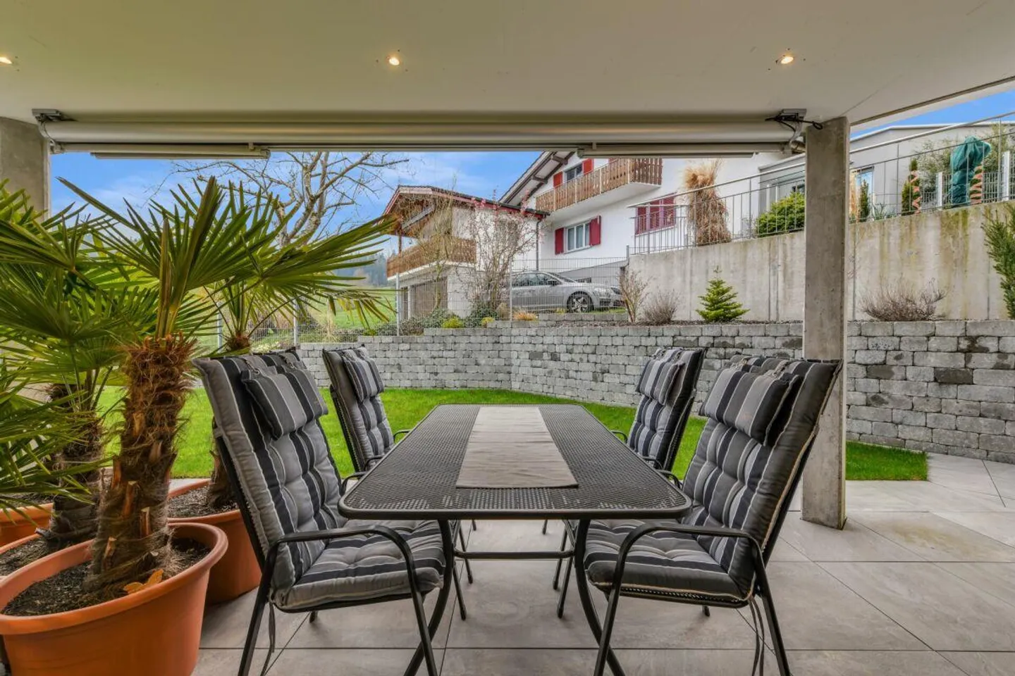 Paradiso del giardino con stile - Moderno appartamento di 4,5 stanze con fascino, comfort e ampio spazio esterno - Foto 24 di 26