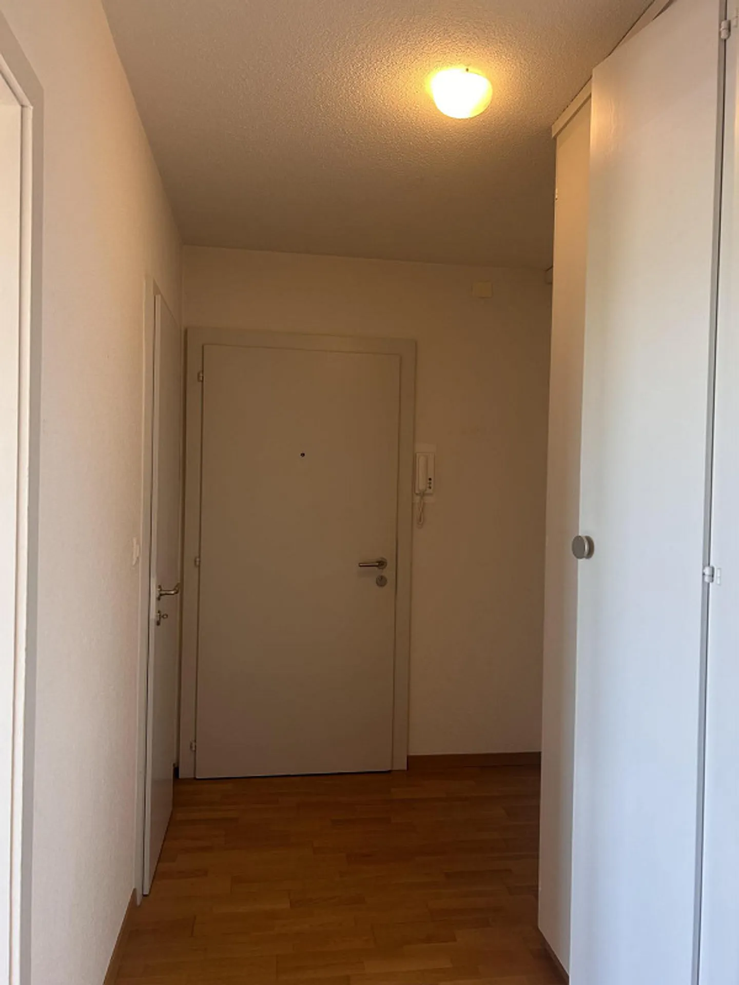 Ampio e centrale appartamento di 1 locale a Wankdorf - Foto 10 di 17