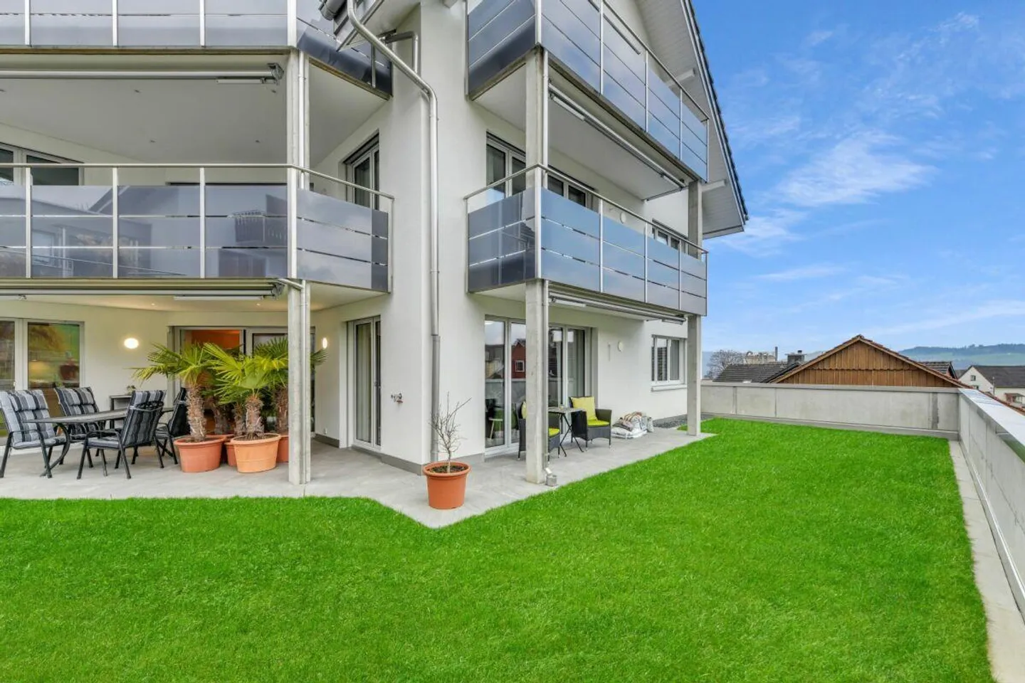 Paradiso del giardino con stile - Moderno appartamento di 4,5 stanze con fascino, comfort e ampio spazio esterno - Foto 25 di 26