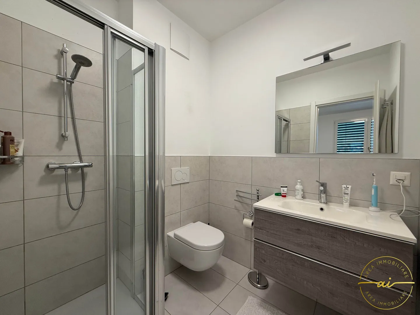 HELLE 3.5-ZIMMER-WOHNUNG MIT TERRASSE IN BALERNA - Foto 10 von 12