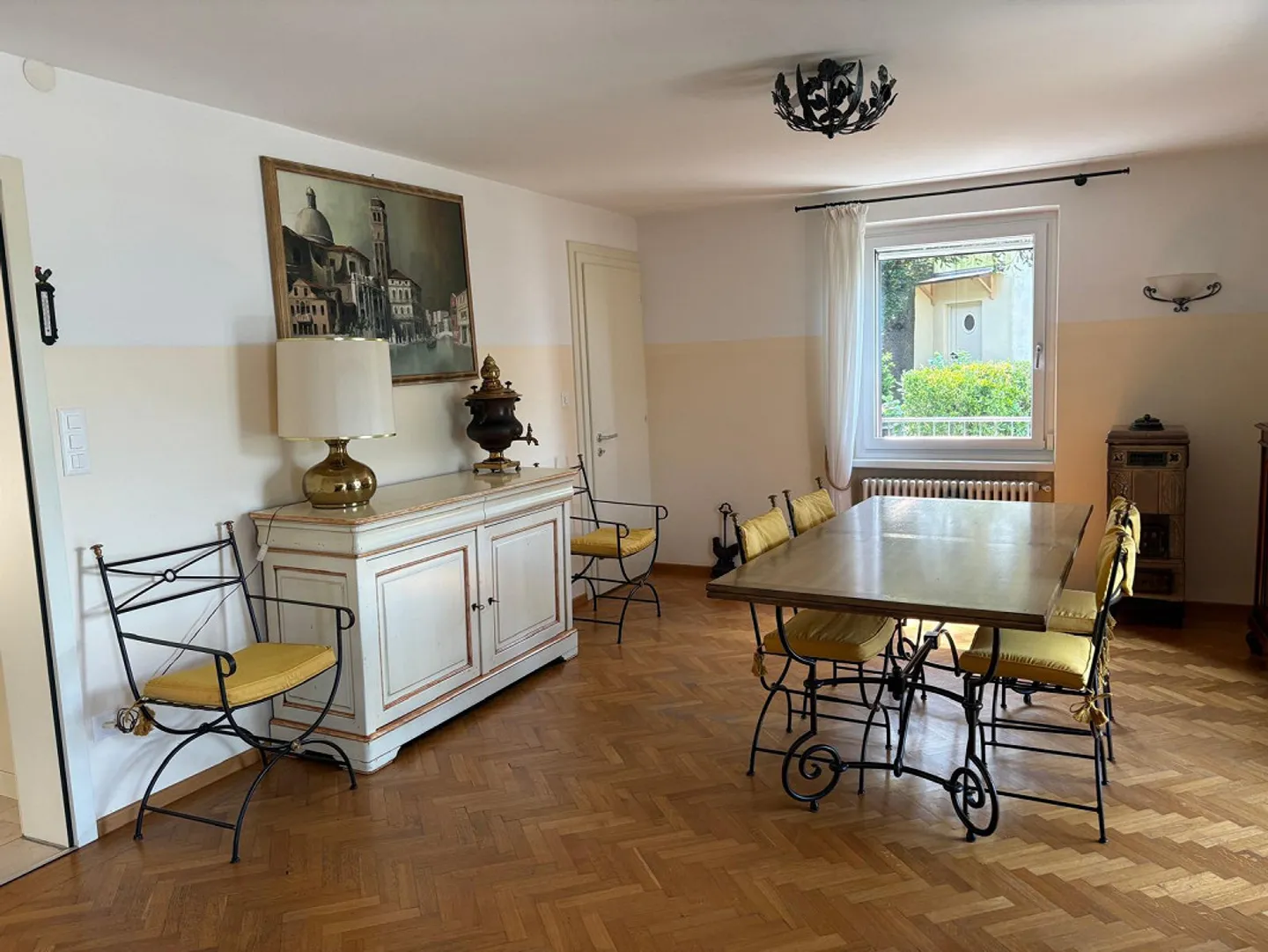 Stunning property with lake view and large garden - Photo 11 of 11