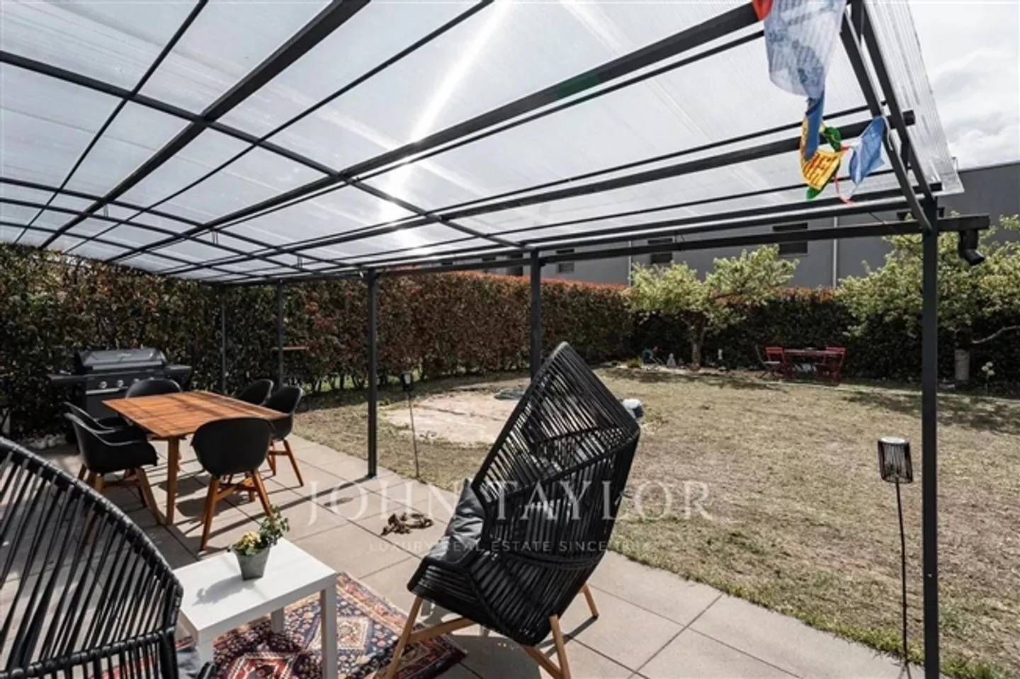 Casa bifamiliare + cantina, con giardino - Foto 2 di 8