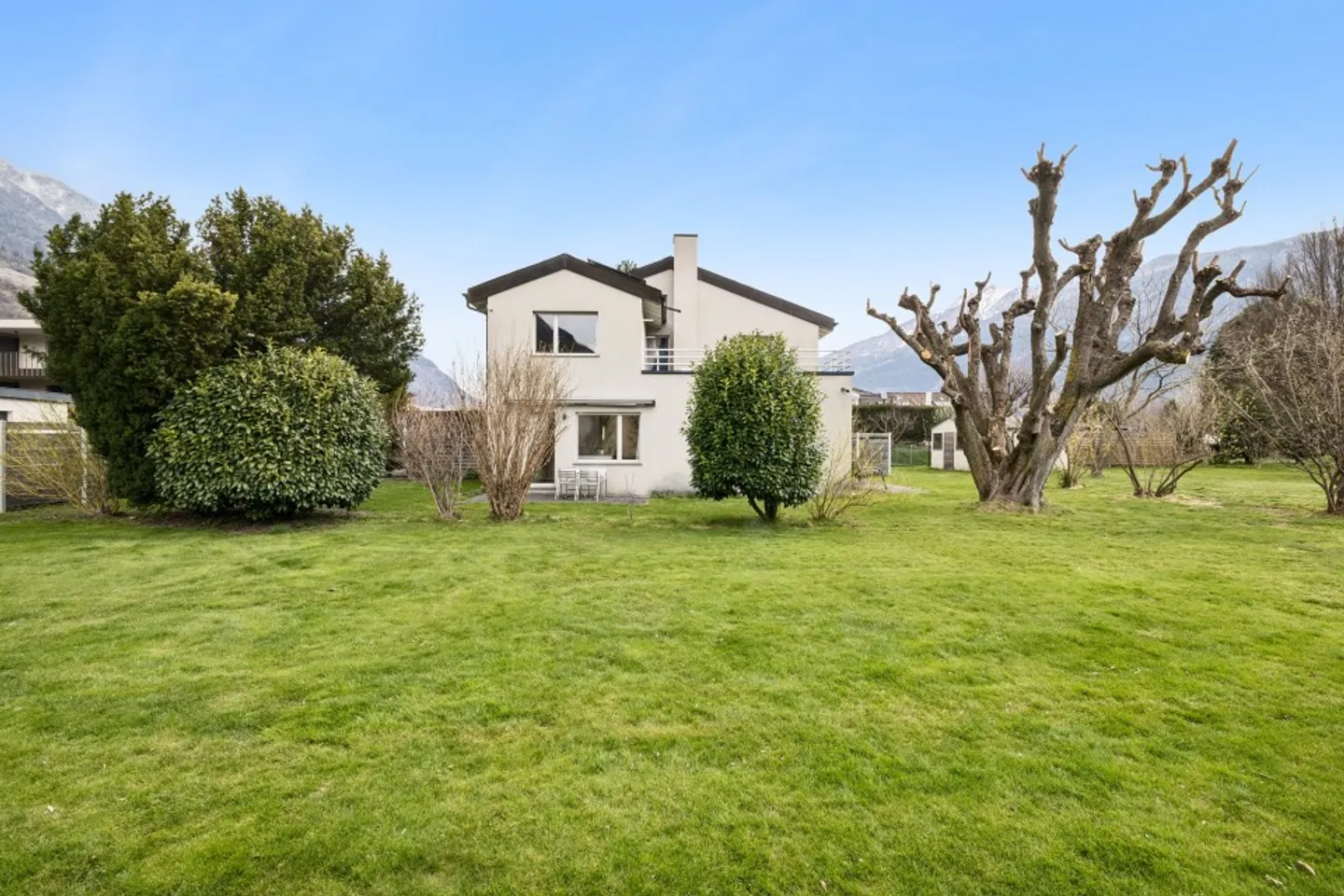 Single Villa Fully - Photo 1 of 12