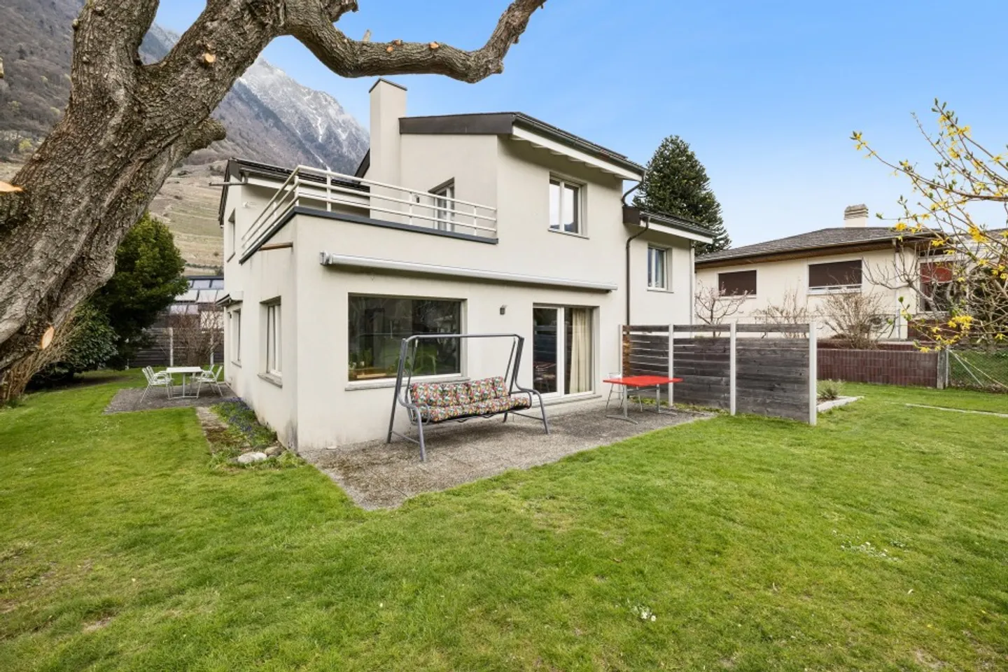 Single Villa Fully - Photo 2 of 12