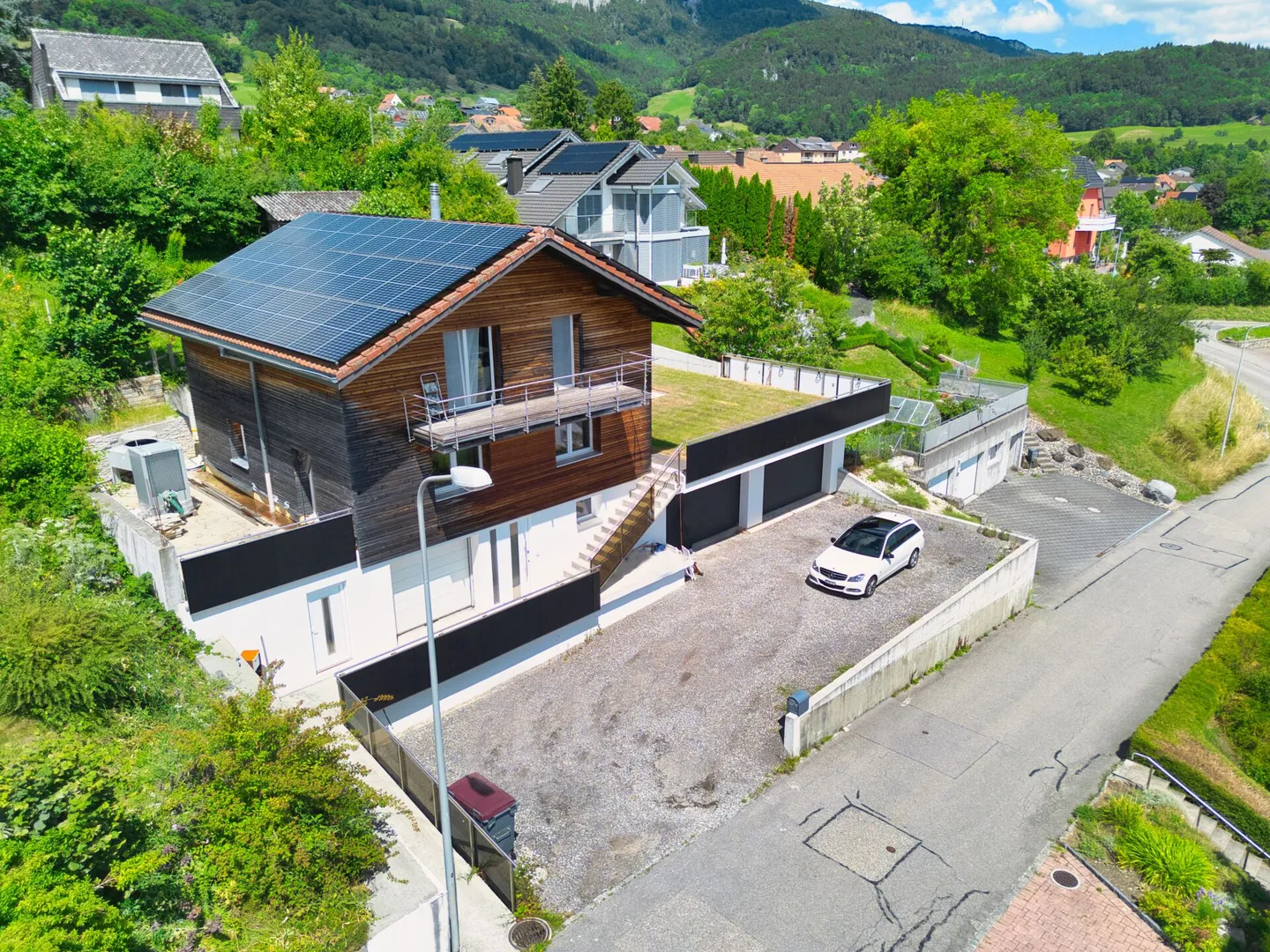 Vivere moderno con vista panoramica non ostacolata e garage quadruplo - Foto 2 di 14