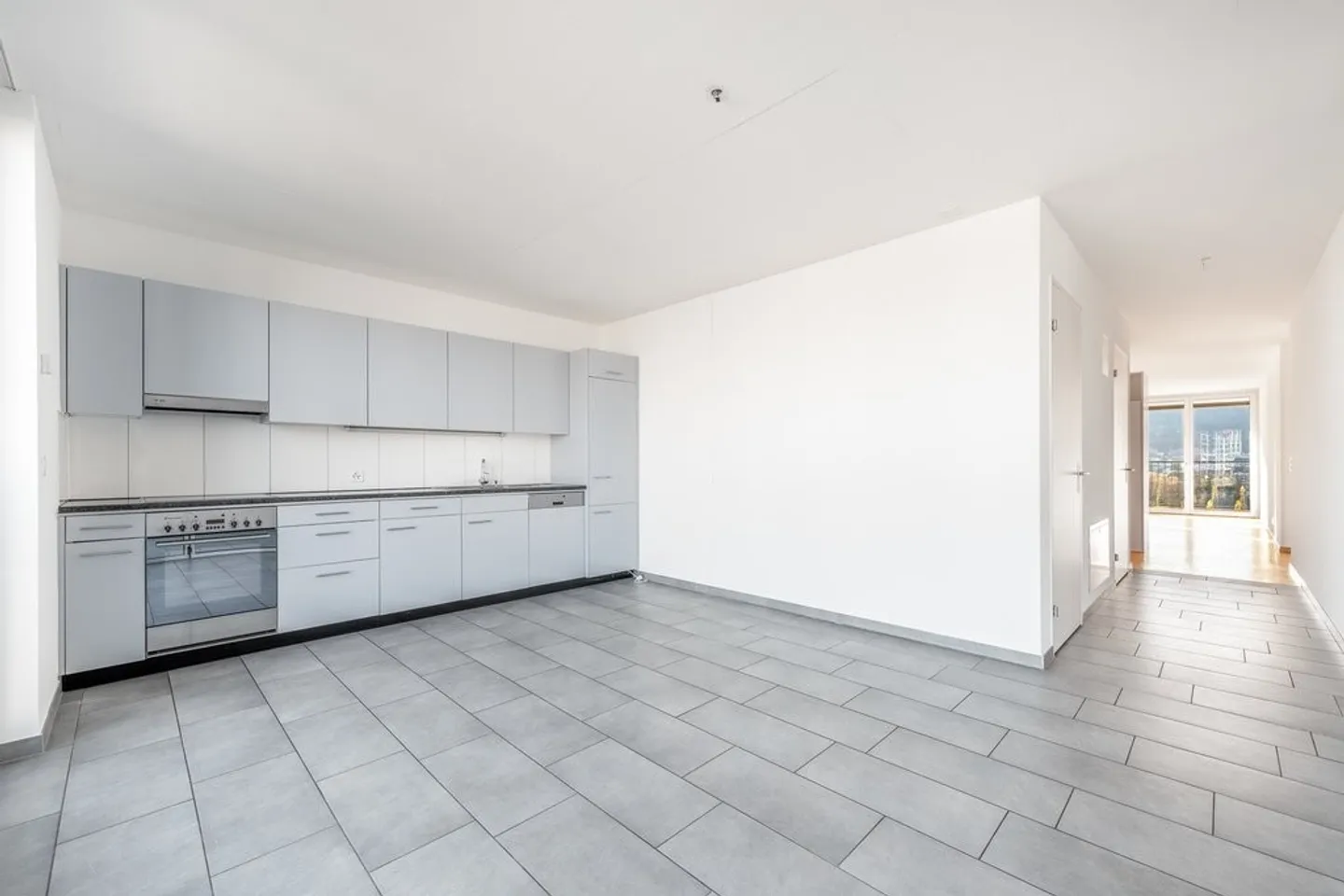 Spacious 3.5-Room Apartment - Photo 5 of 9