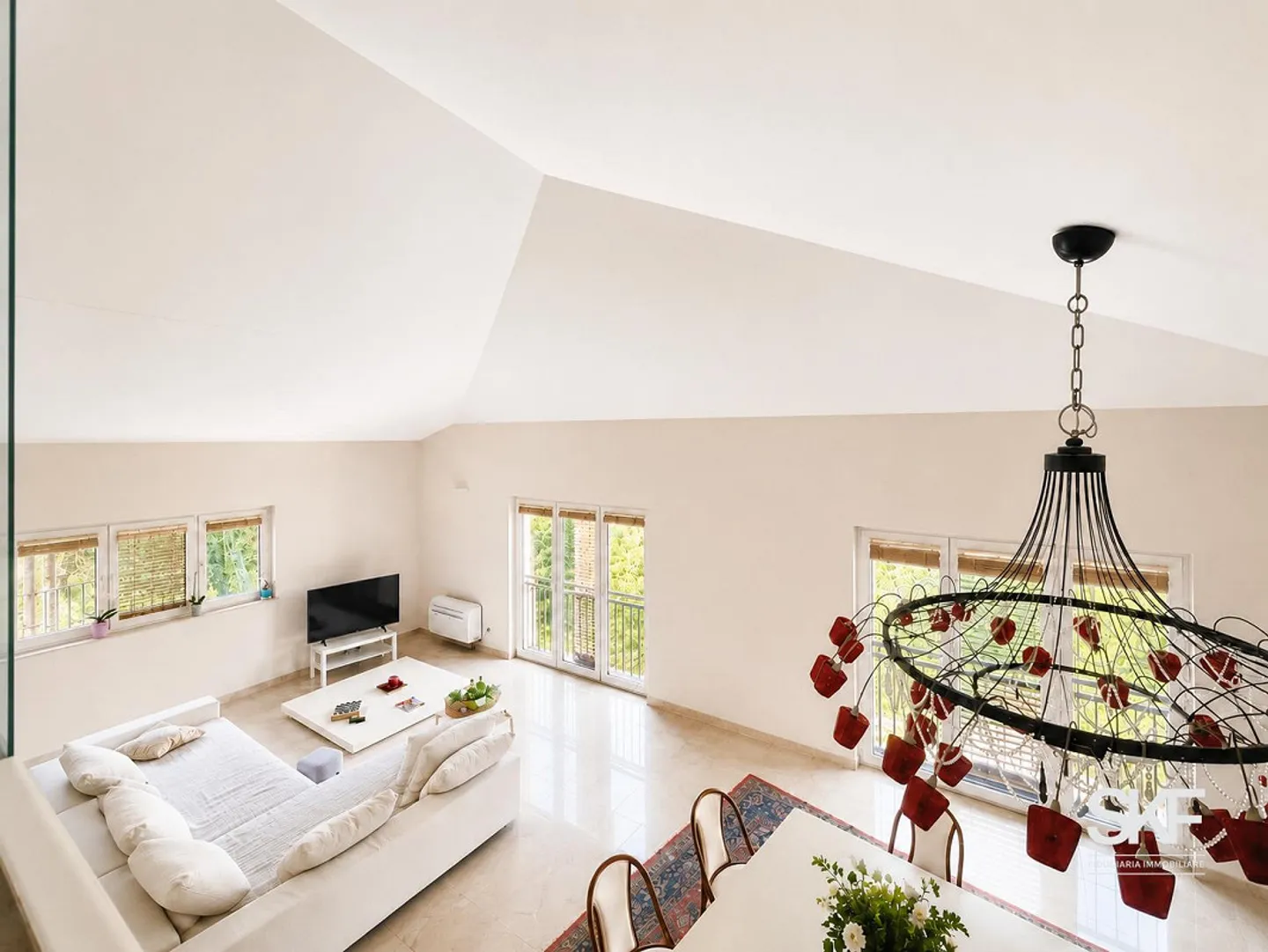 Duplex Exclusif avec Vue sur le Lac - Photo 4 sur 17