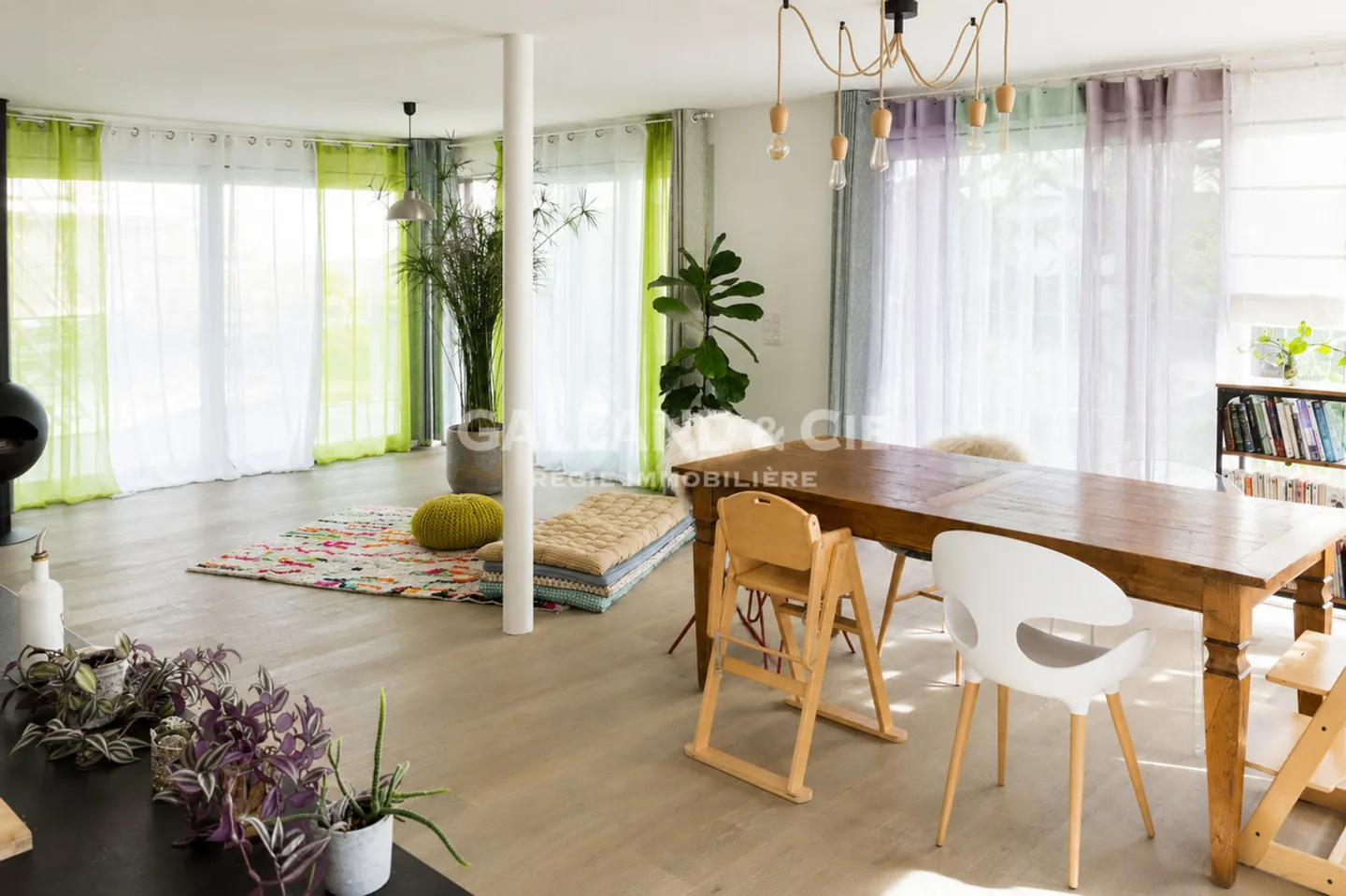 Elegant Family Apartment - Photo 3 of 9