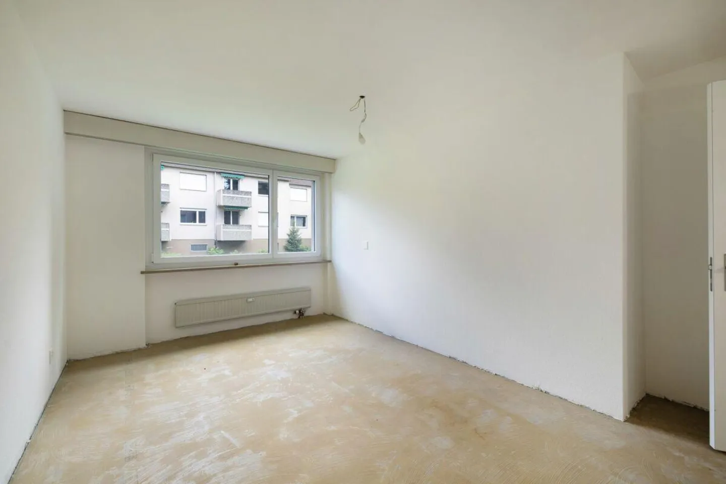 Eigentumswohnung mit Balkon und Parkplatz im beliebten Arlesheim - Foto 10 von 13