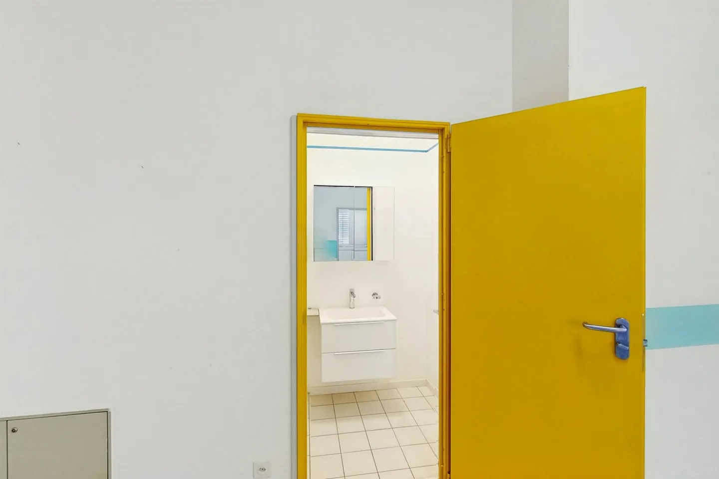 125m2 commercial space on the ground floor - strategic accessibility in Manno - Photo 10 of 12