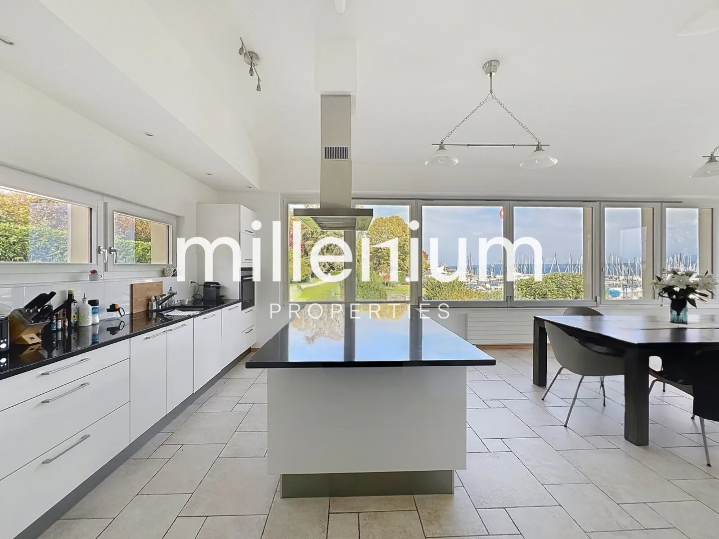 Magnifica villa a due passi dal lago - Foto 3 di 13