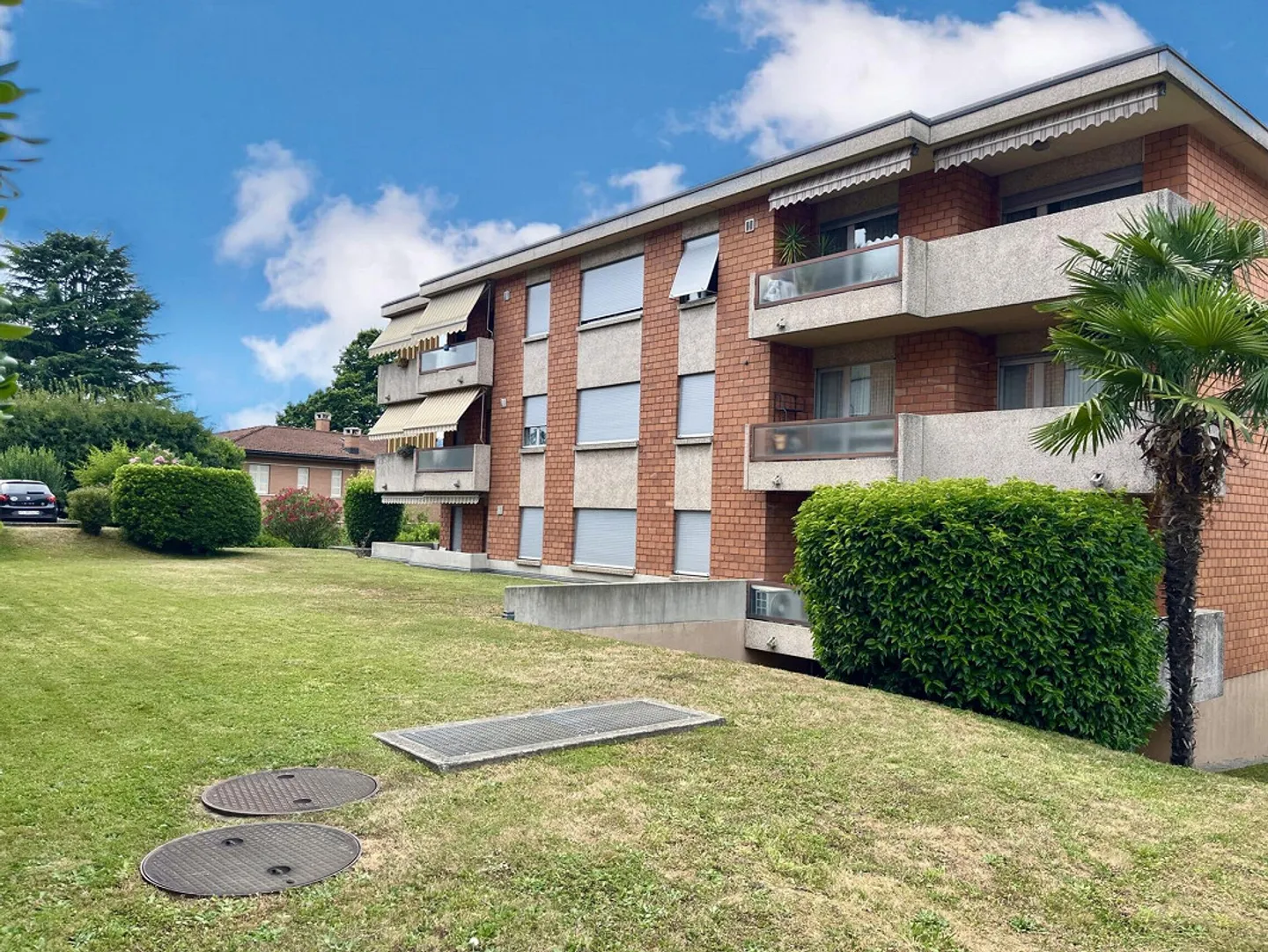 SCHÖNE 3.5 ZIMMER WIE NEU MIT TERRASSE IN MENDRISIO - Foto 8 von 9