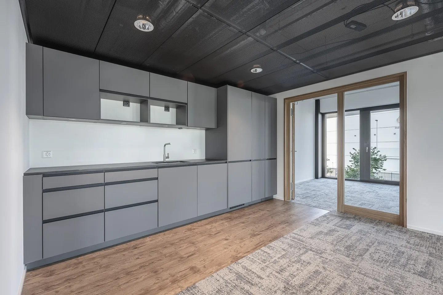 Edificio ad uso misto in affitto - Foto 3 di 8