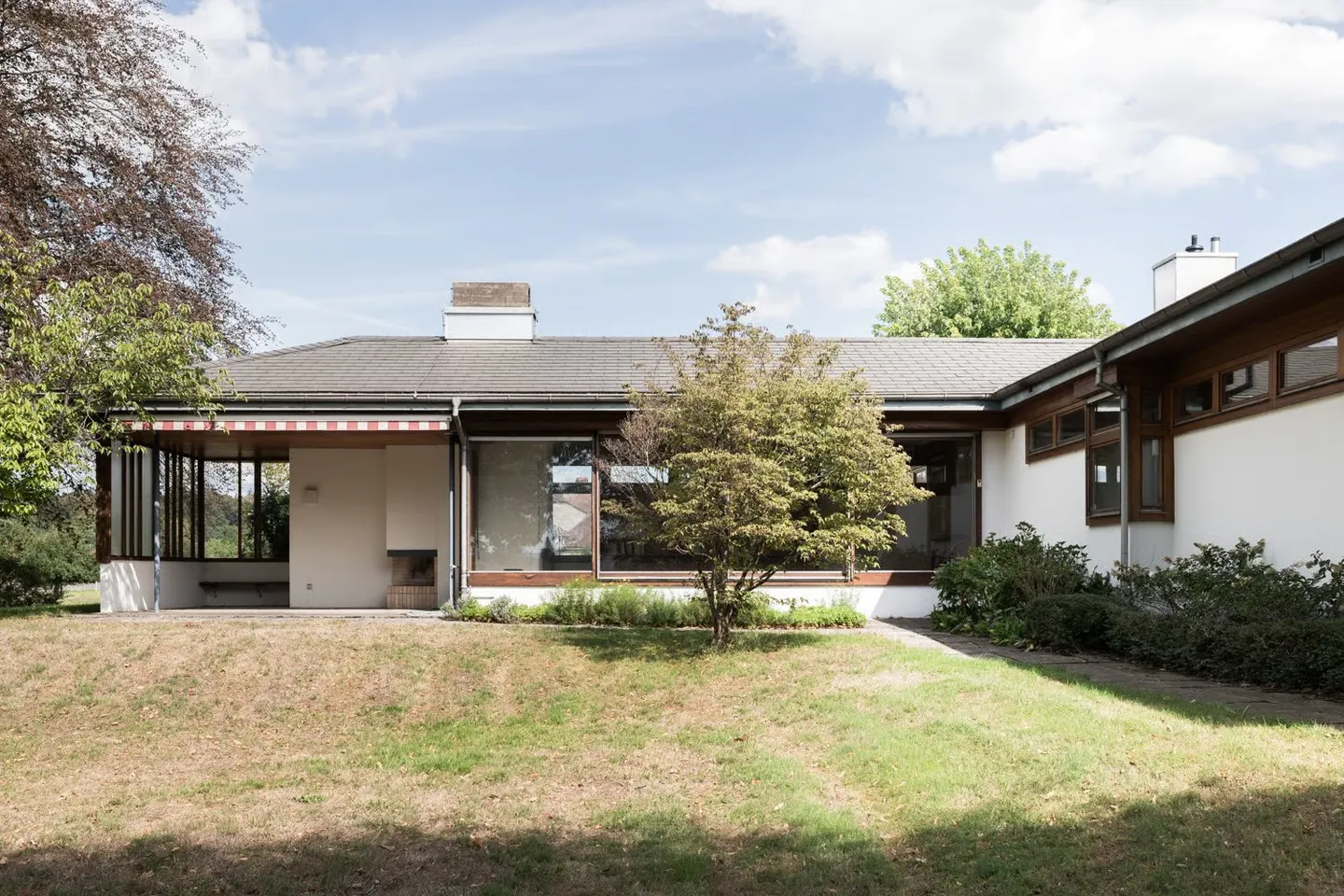 Propriété imposante et familiale dans le style 'mid-century modern' - Photo 4 sur 31