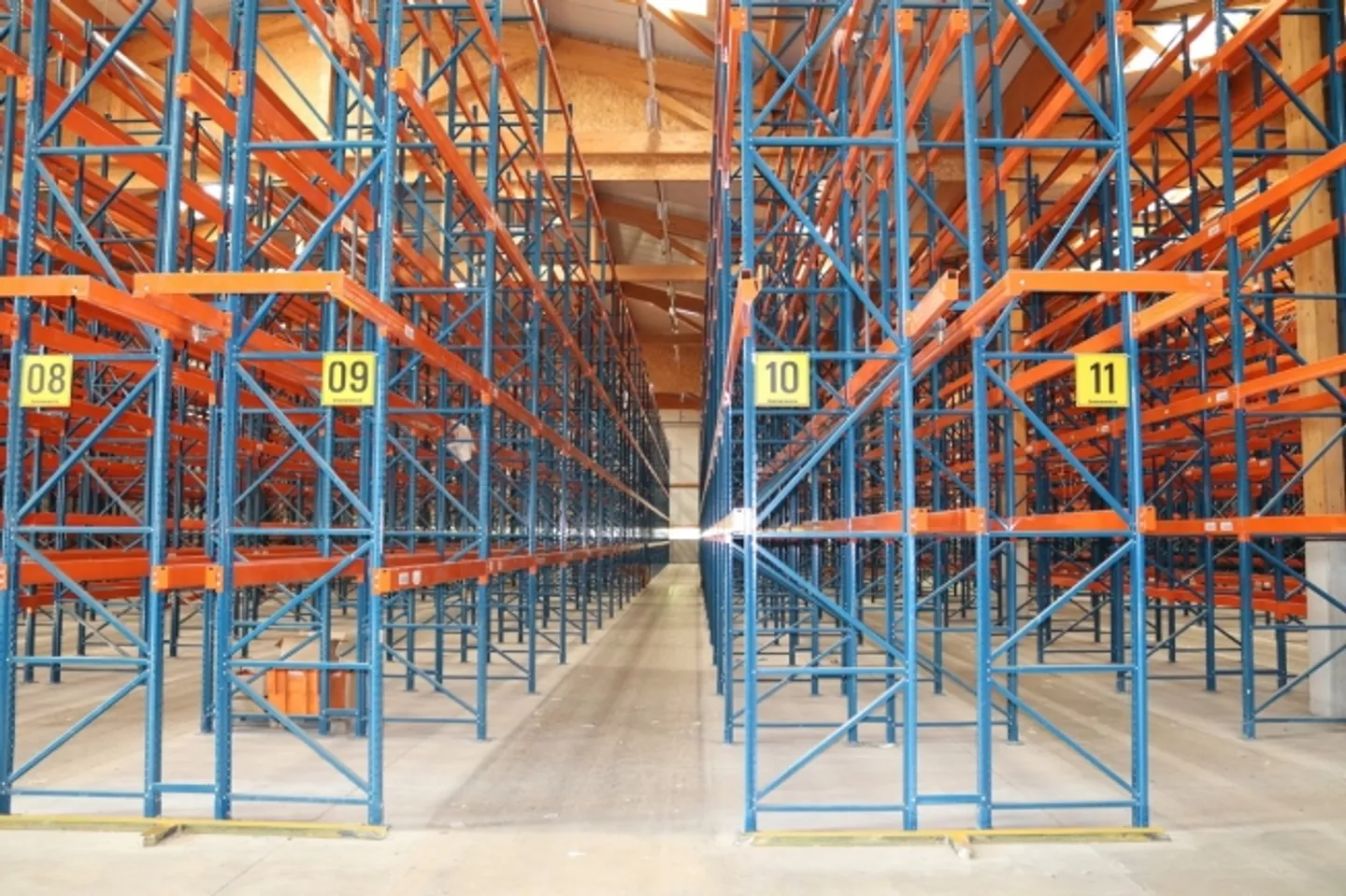 «Logistikhalle/Depot 1952 m2 - Laderampe - In der Nähe der Autobahn» - Foto 2 von 4