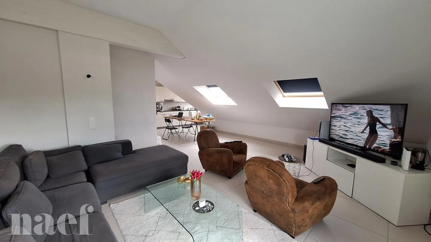 Beautiful apartment in the center of the village with 3 rooms of approx. 82m2 on the 3rd floor - Photo 5 of 9