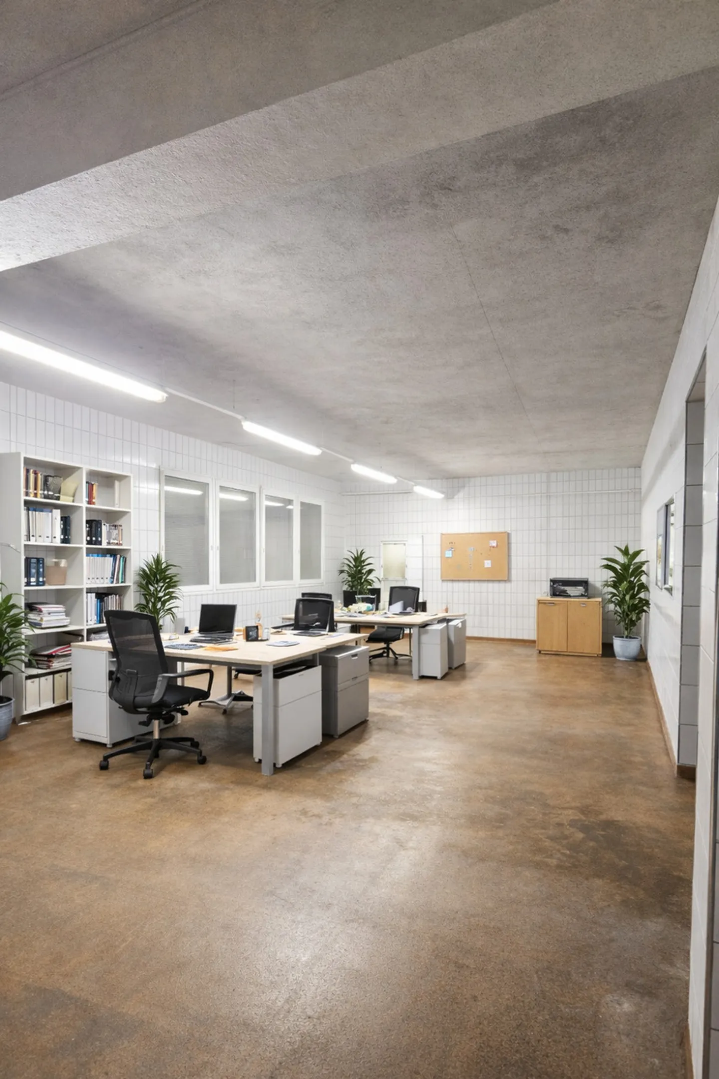 Commercial space to be handed over, customizable to your liking. - Photo 2 of 7