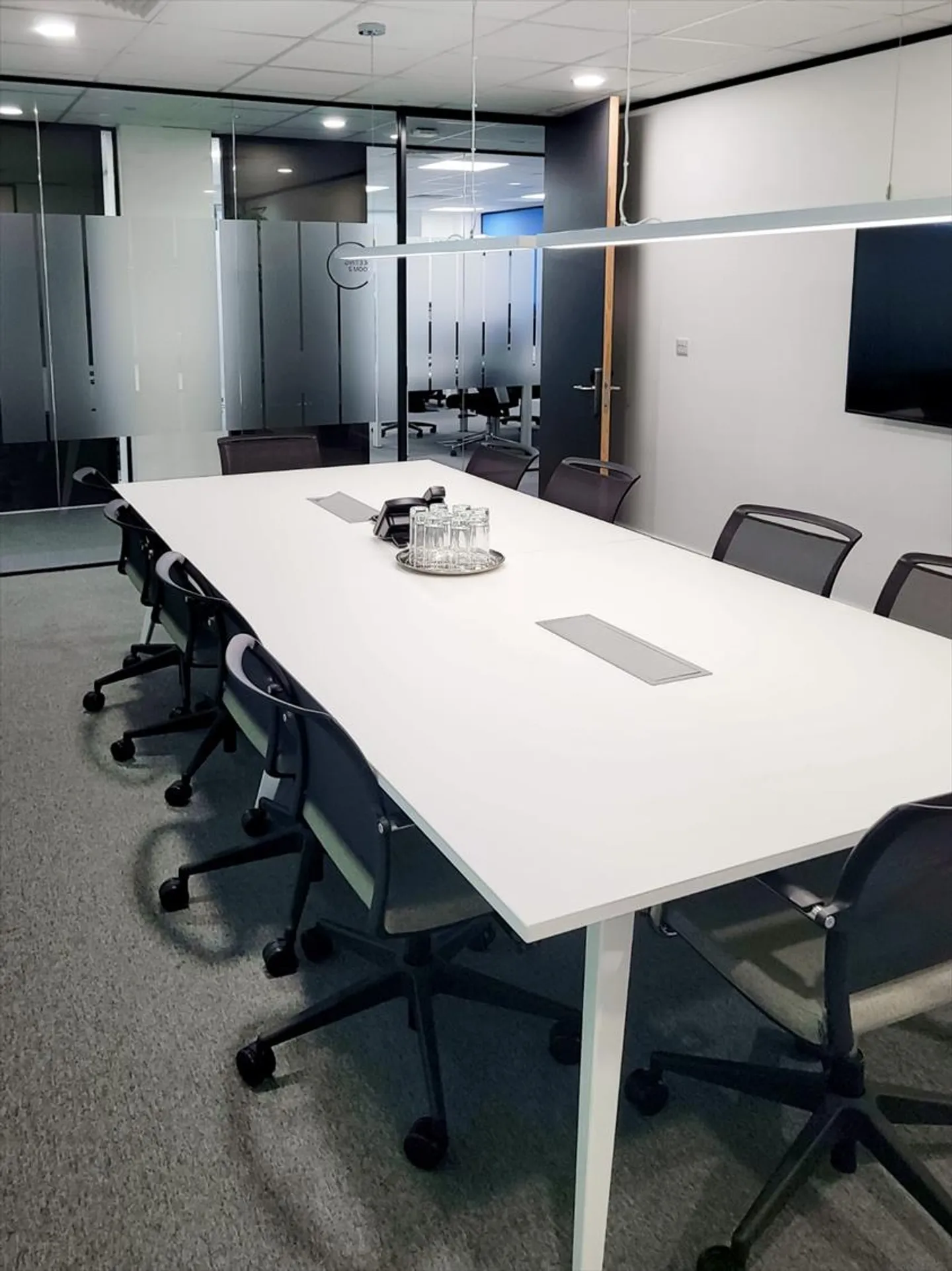 Private office space for 3 people at Regus Main Station - Photo 13 of 17