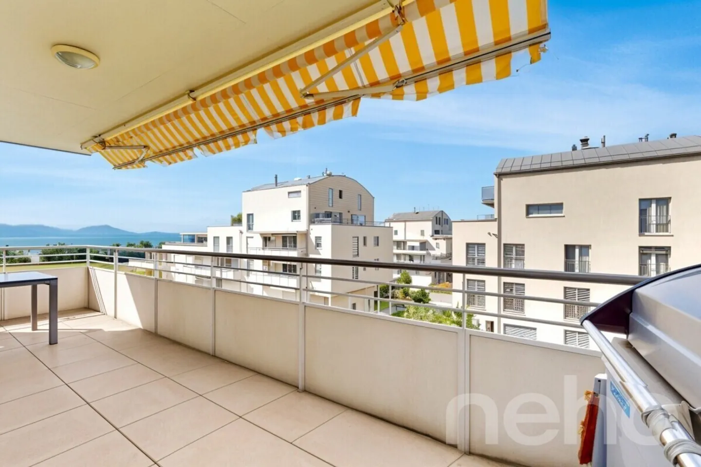 Luminoso appartamento familiare con grande balcone nel cuore di Préverenges - Foto 2 di 13