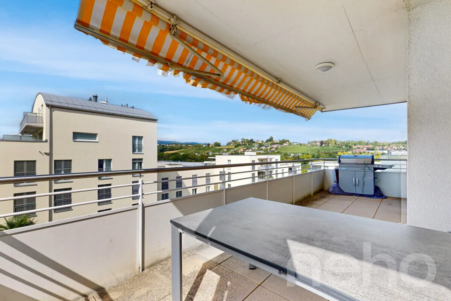 Luminoso appartamento familiare con grande balcone nel cuore di Préverenges - Foto 3 di 13
