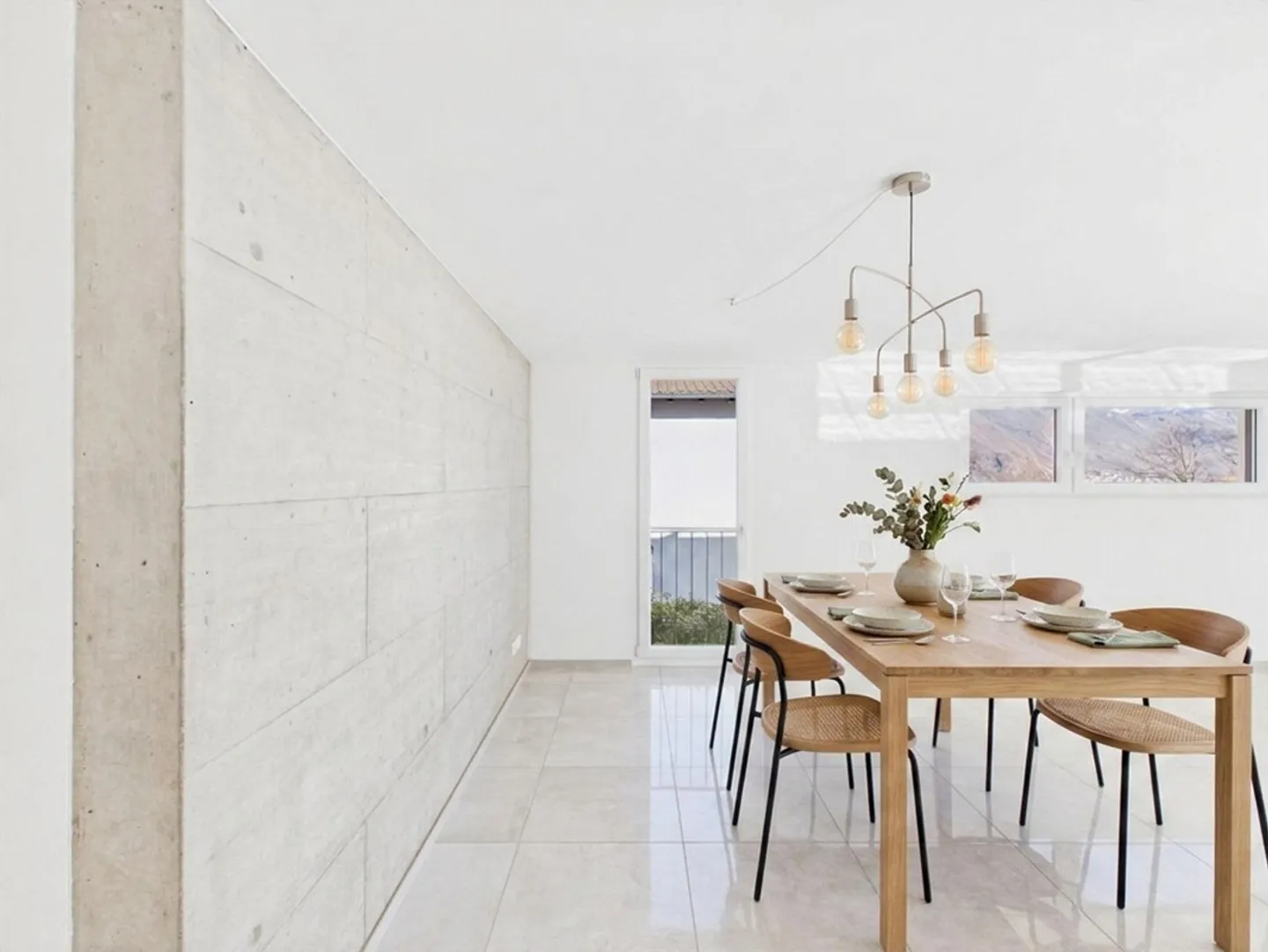 BRIGHT APARTMENT IN A QUIET AREA - Photo 4 of 7