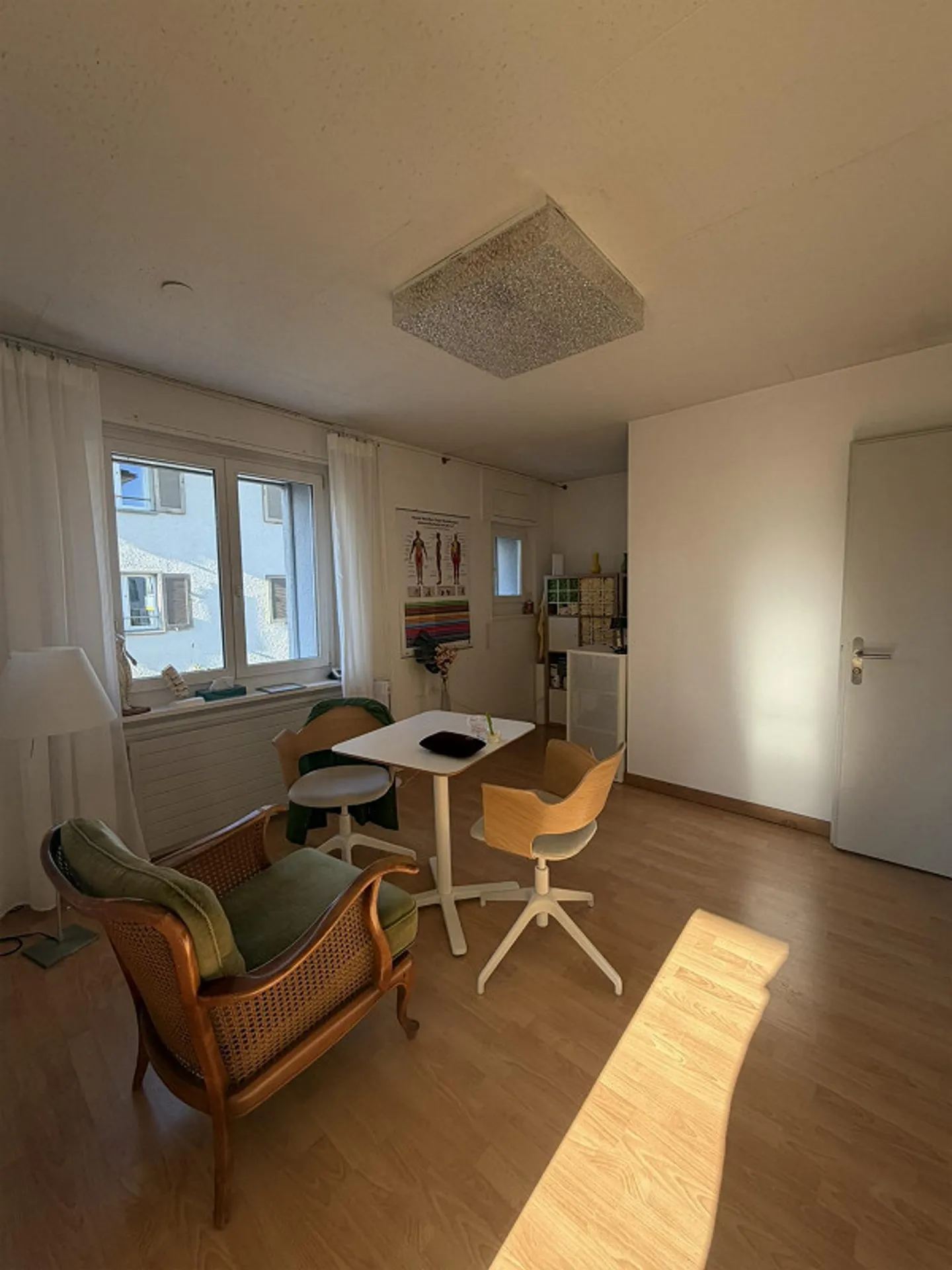 Practice or office space in a charming commercial building - Photo 3 of 5