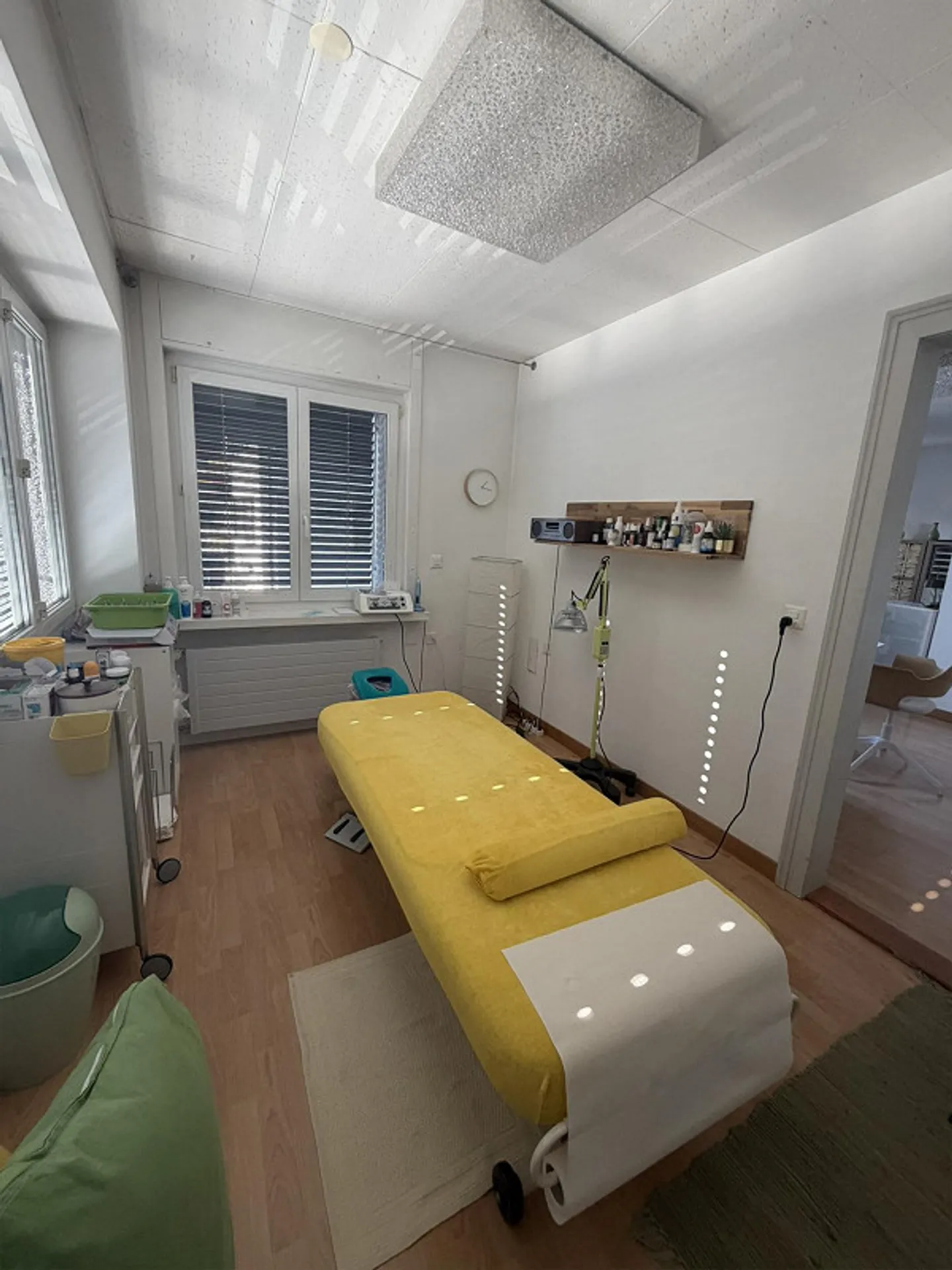 Practice or office space in a charming commercial building - Photo 5 of 5