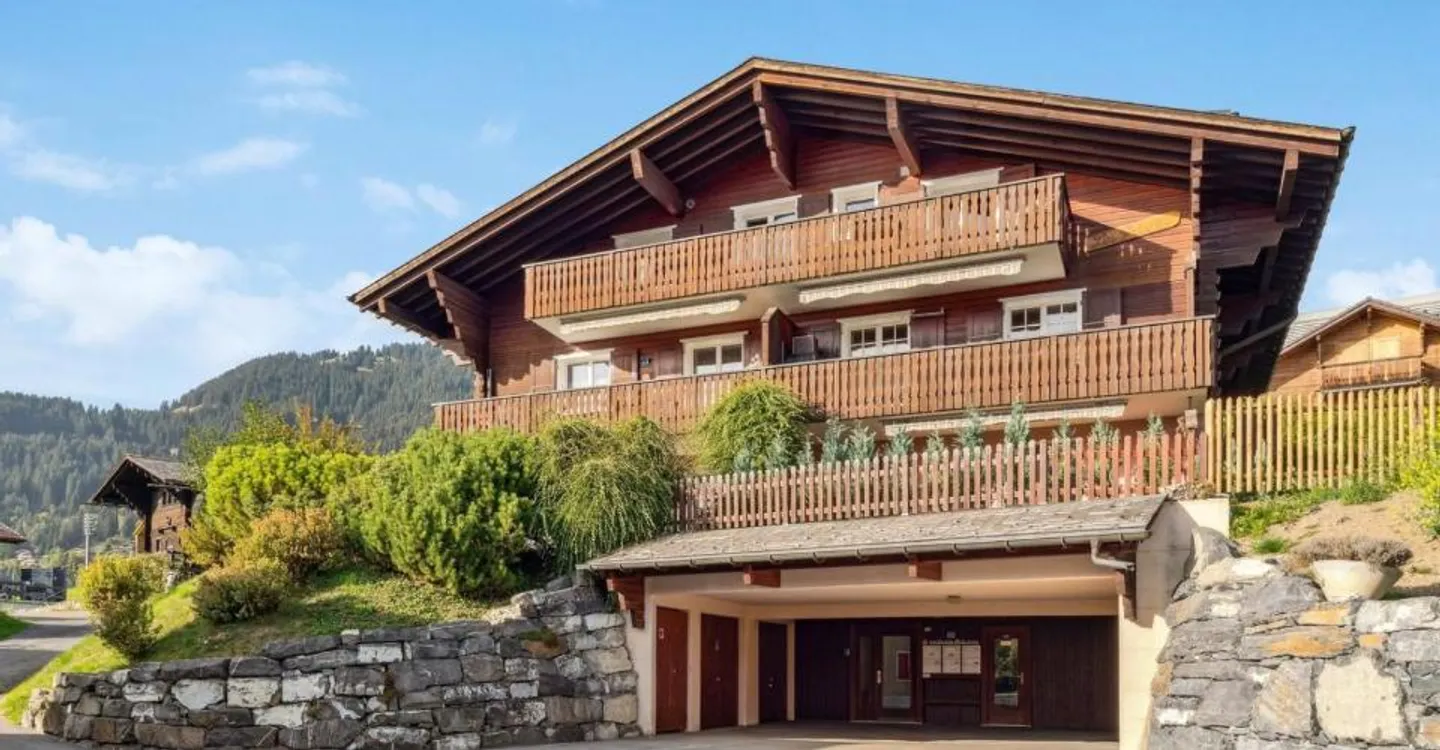 Villars centro, affascinante 3.5p ristrutturato, box, balconi, bella vista! - Foto 4 di 11