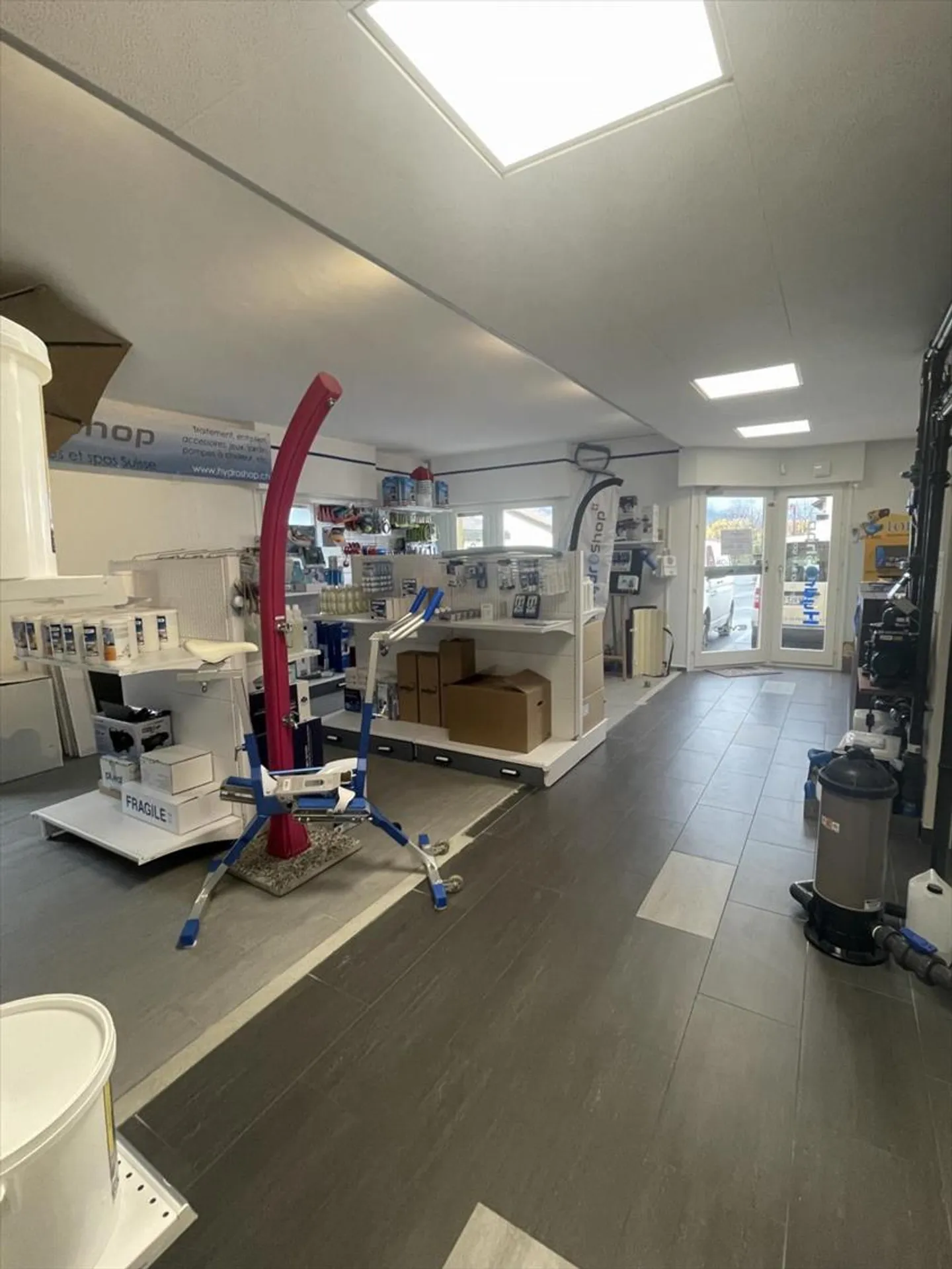 AMPIO SPAZIO COMMERCIALE MODULARE DI 232 m² CON TERRAZZA E PARCHEGGIO - Foto 6 di 13