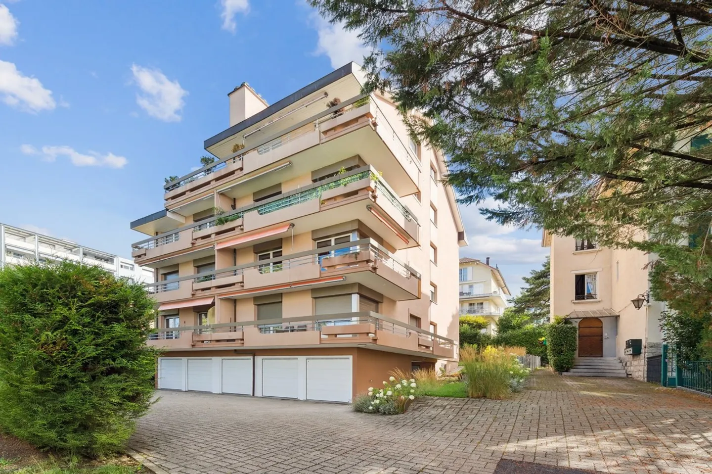Spacious 4.5-room apartment, ideally located in Renens - Photo 6 of 6
