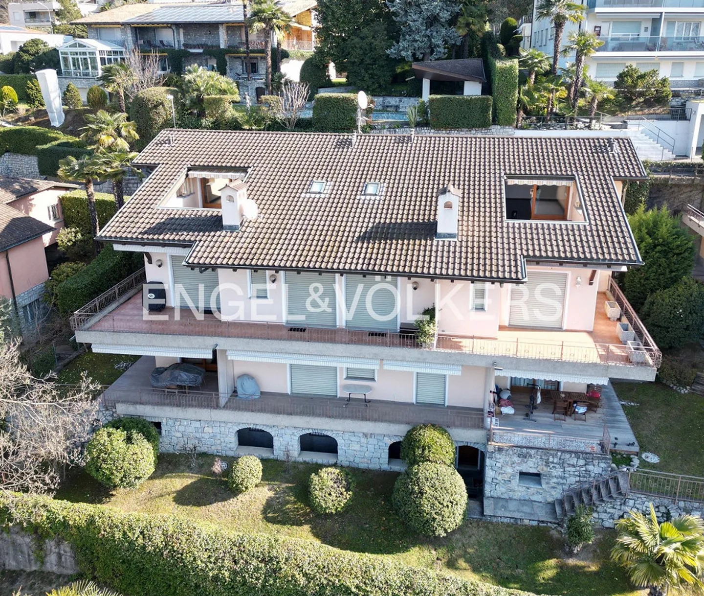 Cozy Rooftop Apartment with a View - Photo 3 of 12