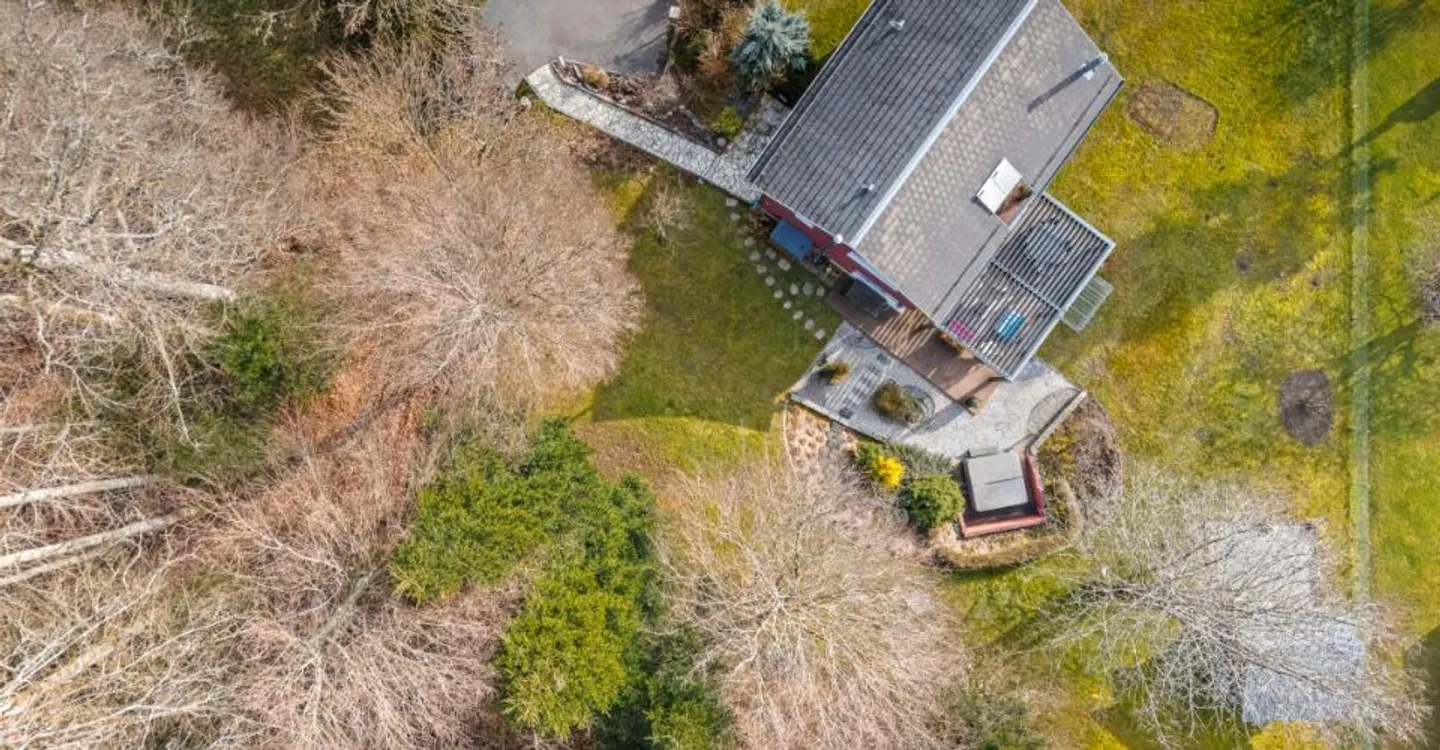 Familienhaus am Waldrand - Foto 1 von 12