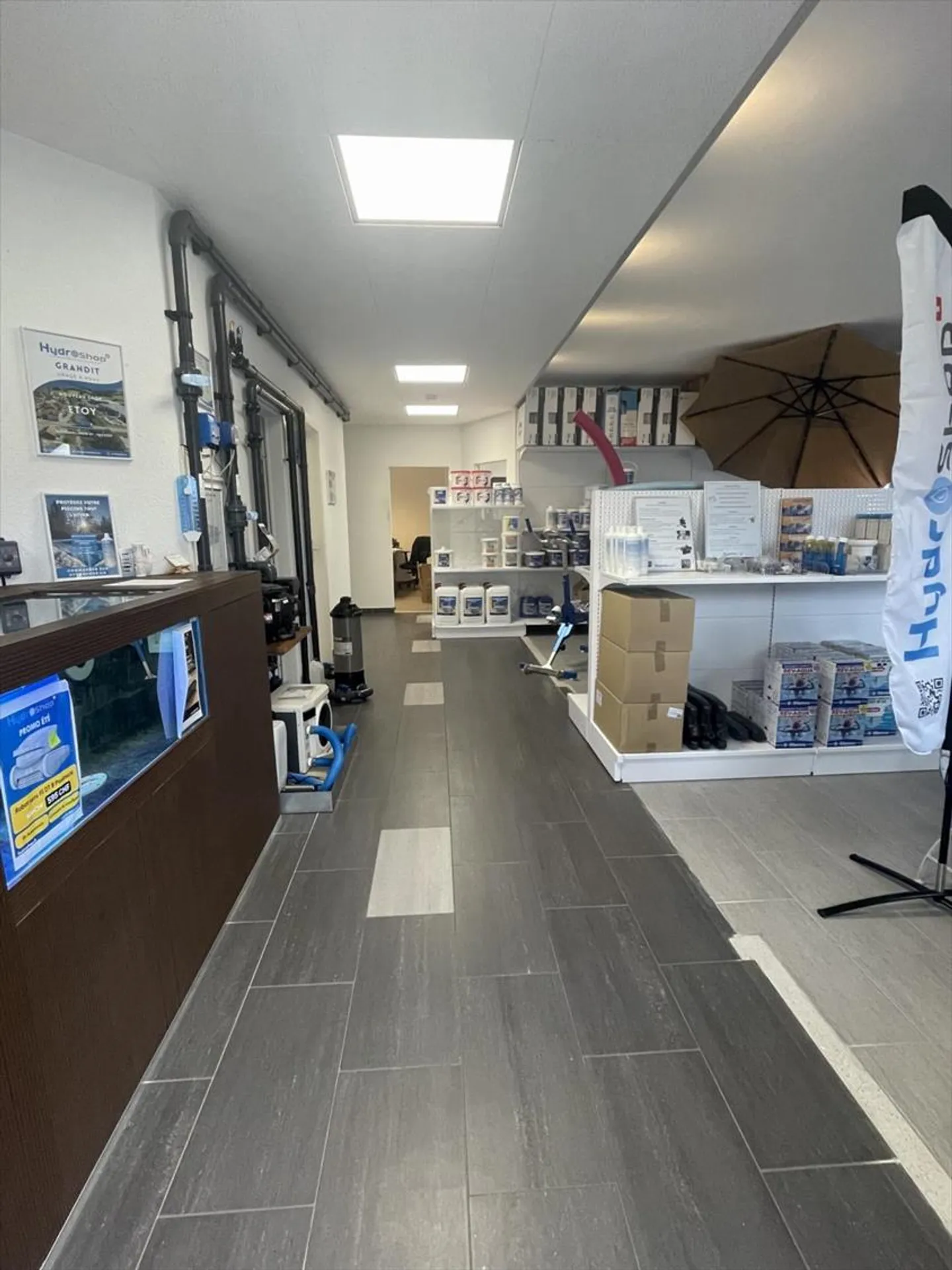 AMPIO SPAZIO COMMERCIALE MODULARE DI 232 m² CON TERRAZZA E PARCHEGGIO - Foto 5 di 13