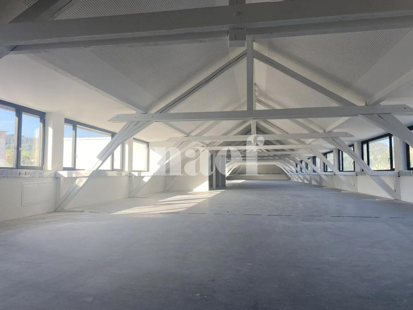 Uffici di 622 m2 con travi a vista - Foto 6 di 12