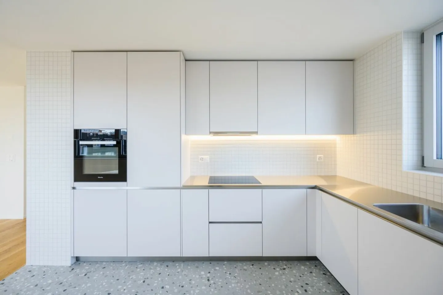 Very nice 4.5-room apartment completely new with balcony-loggia - Photo 3 of 12