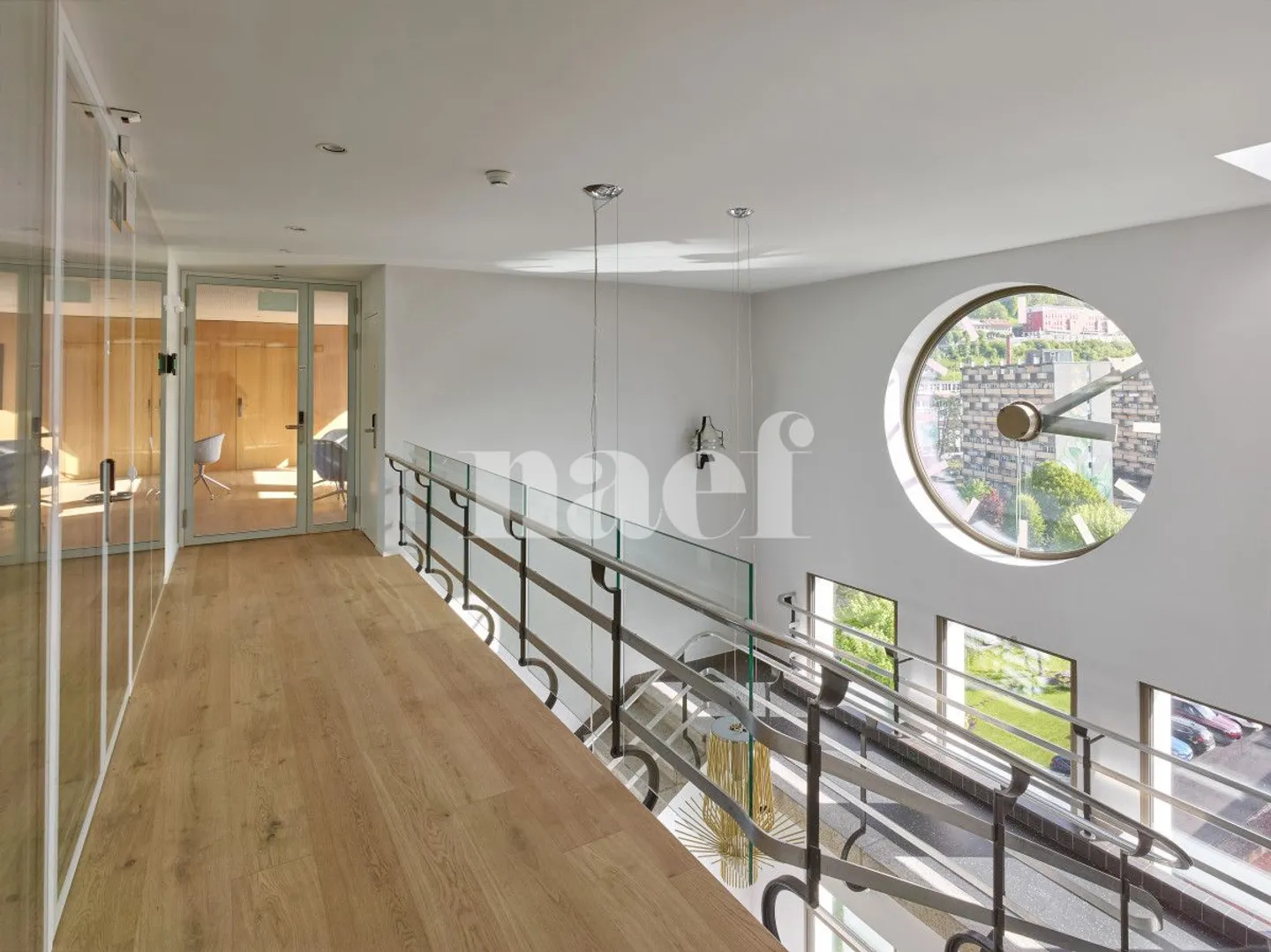 Uffici di 622 m2 con travi a vista - Foto 9 di 12