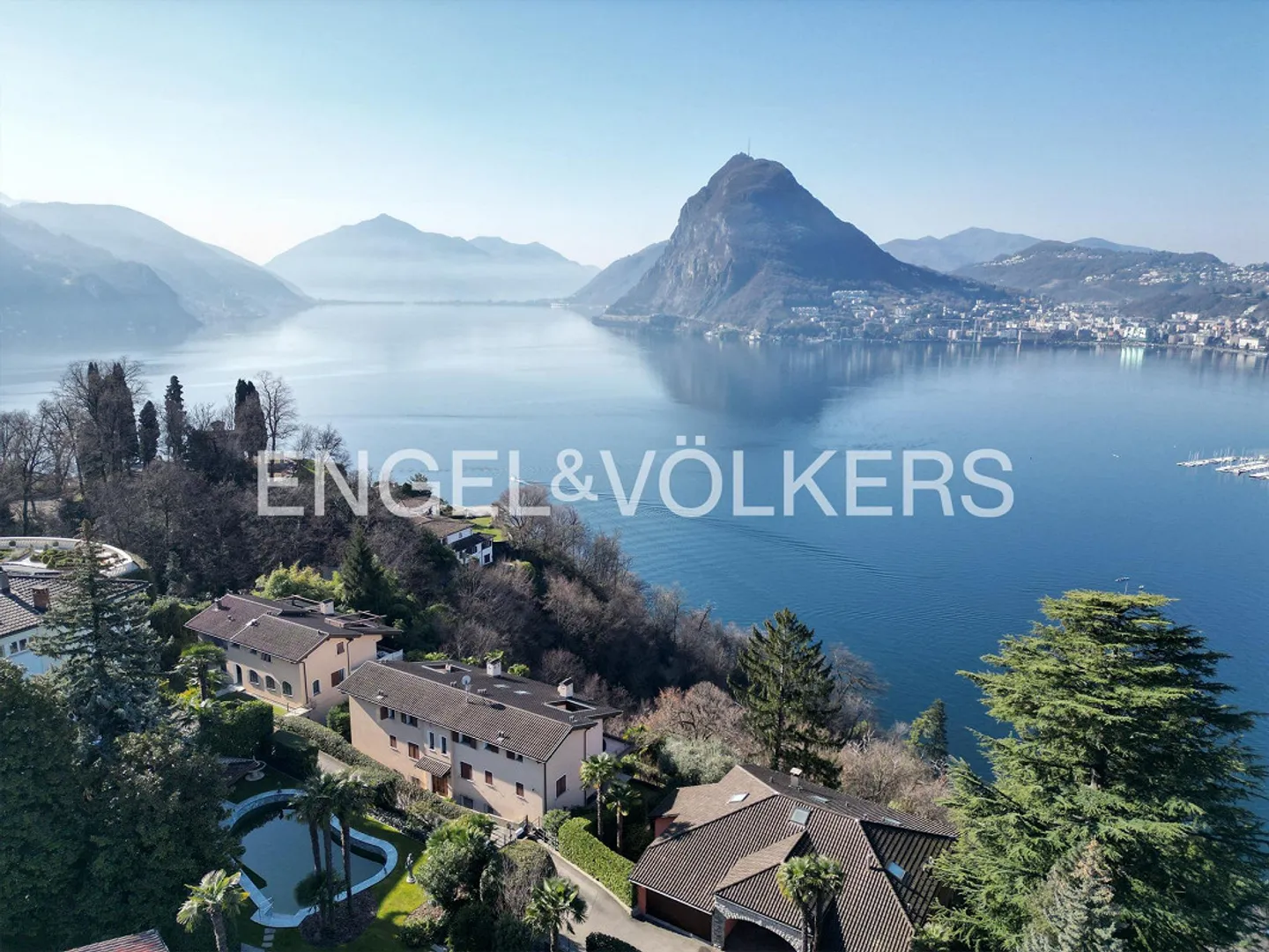 Cozy Rooftop Apartment with a View - Photo 12 of 12
