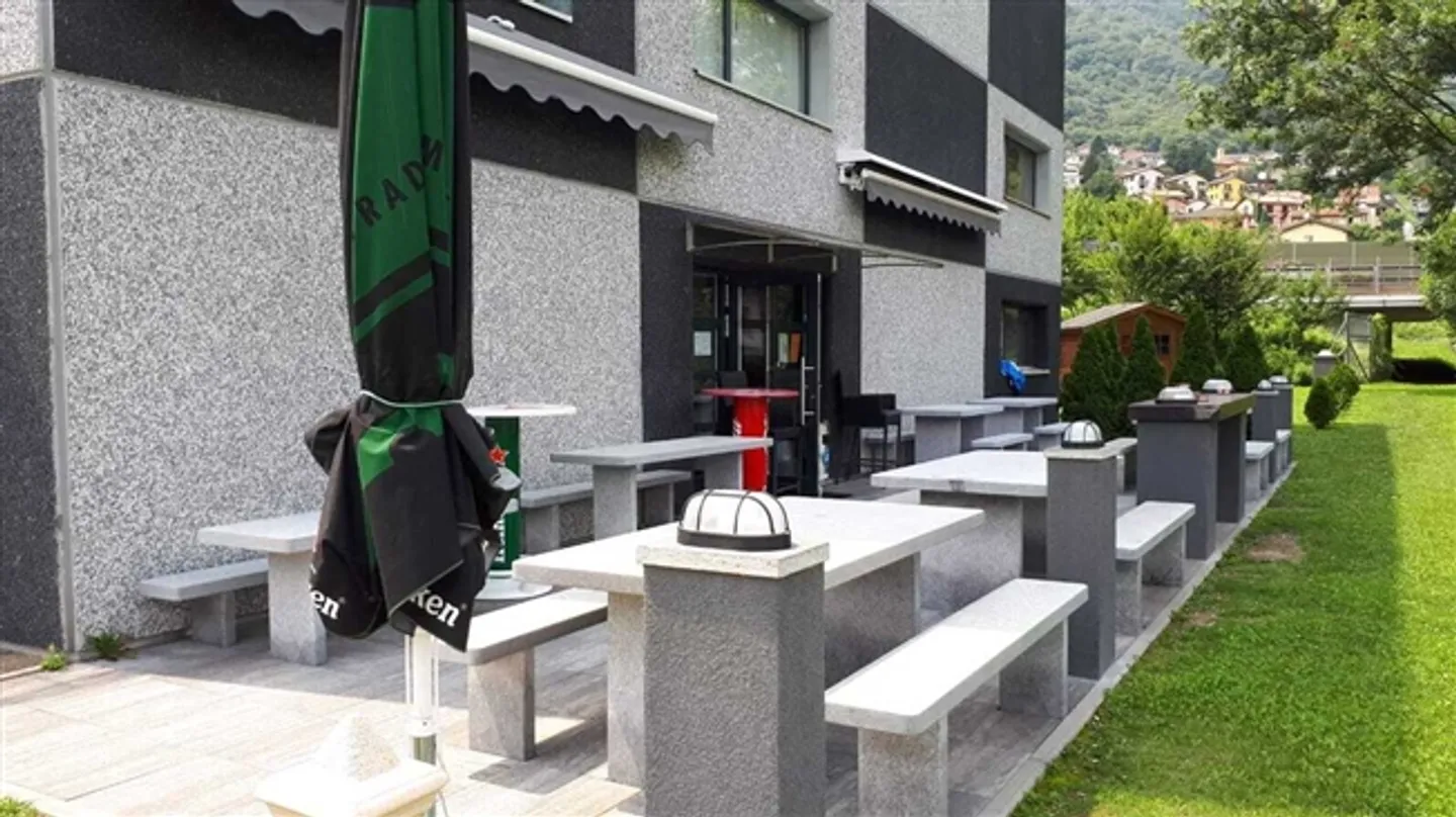 Capannone utilizzato come ristorante con appartamento - Foto 5 di 15