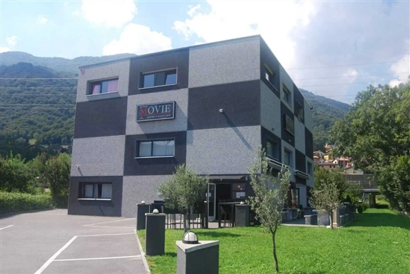 Capannone utilizzato come ristorante con appartamento - Foto 4 di 15